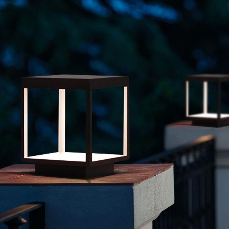 Ray Modern Rectangular Metal LED Outdoor Light Post