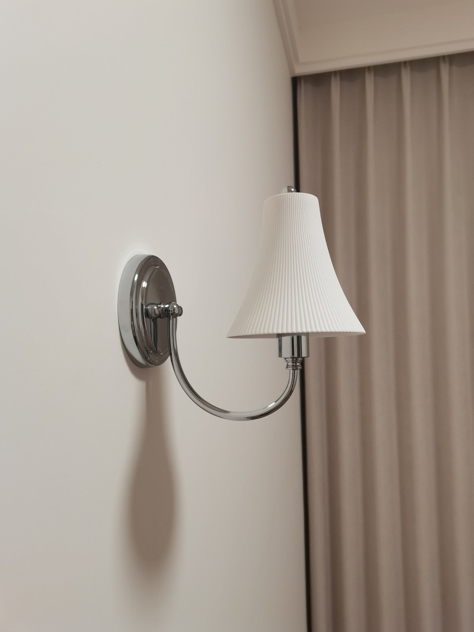 Slim Modern Metal & Ceramics Wall Light