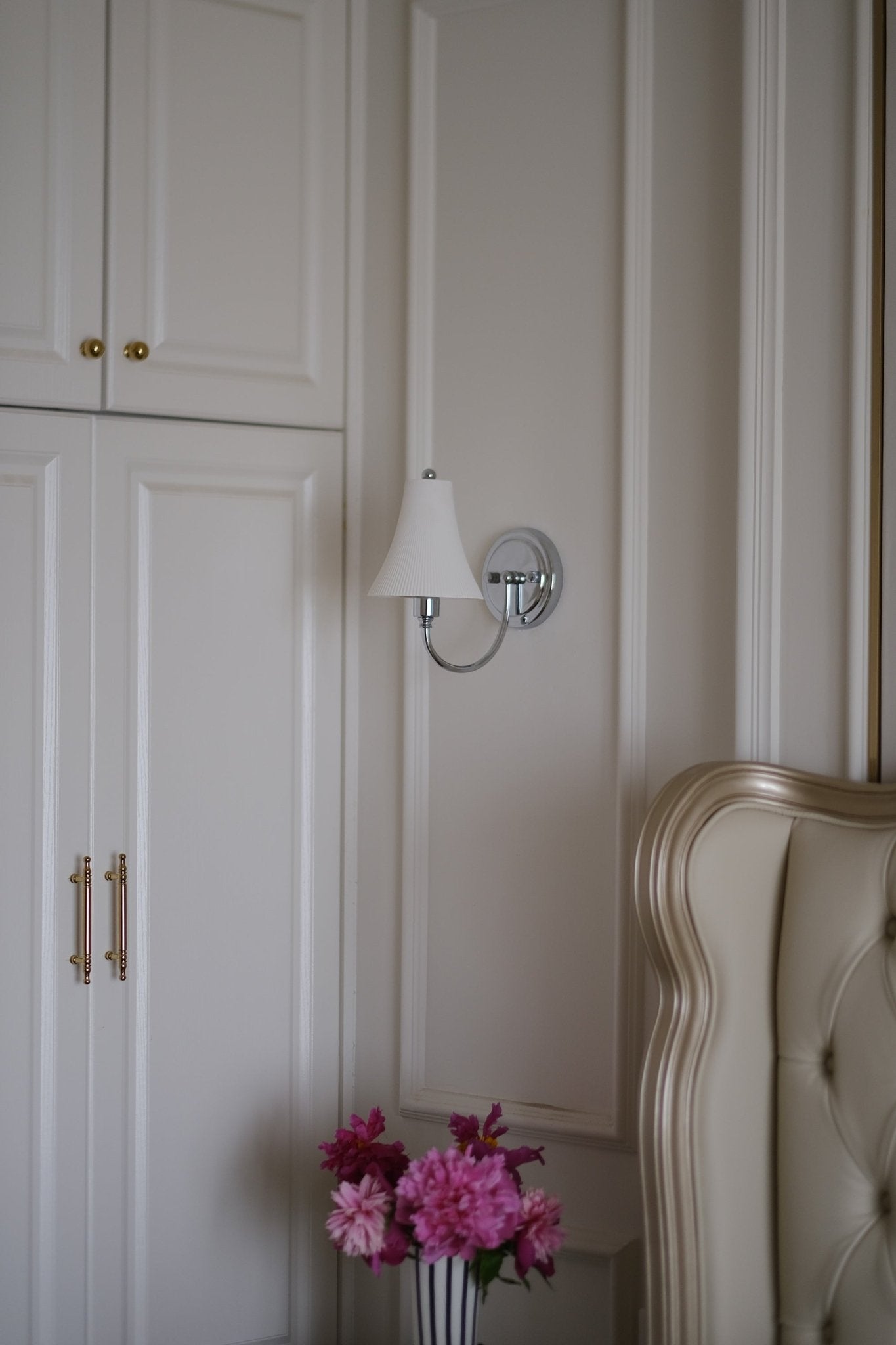 Slim Modern Metal & Ceramics Wall Light
