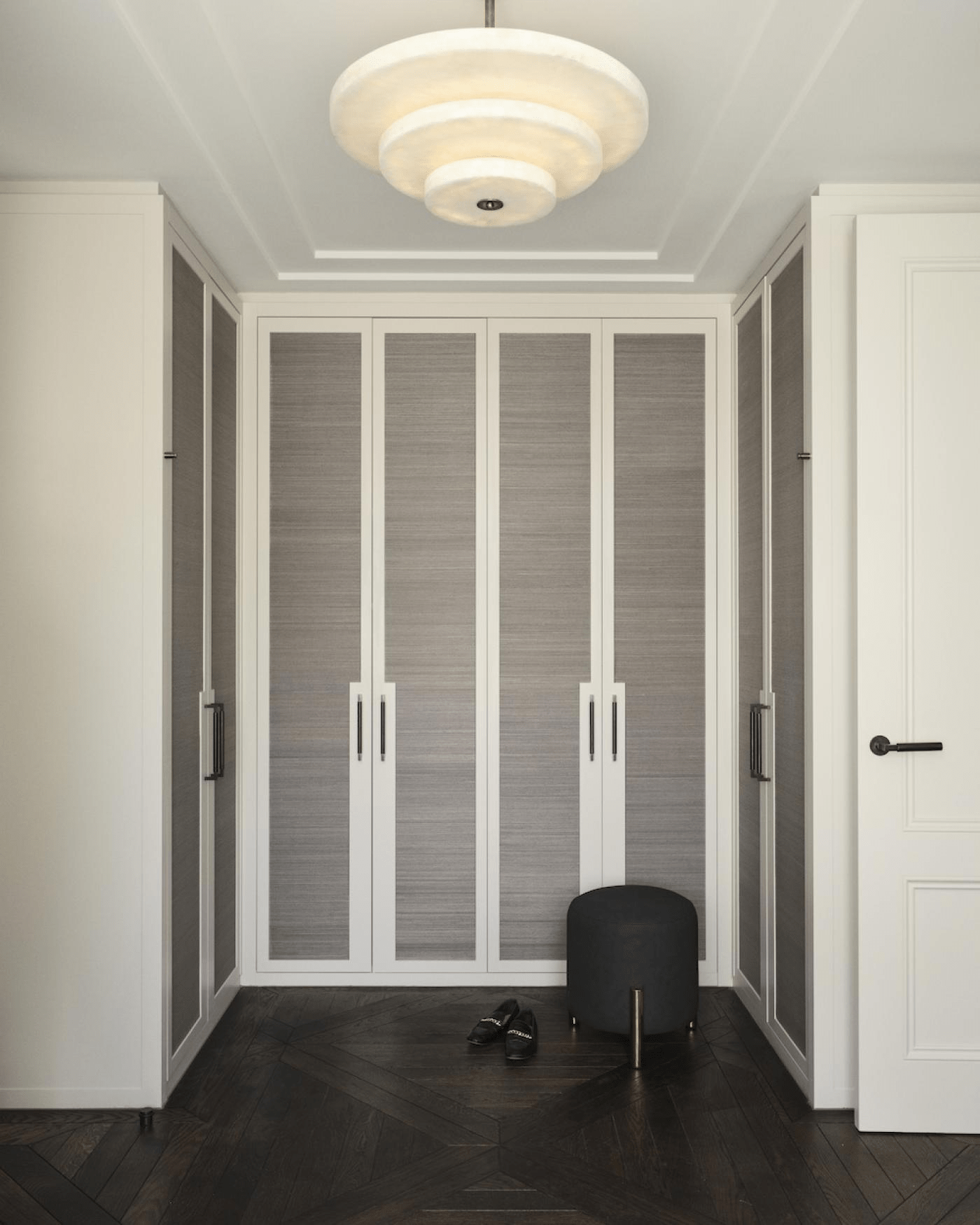 Liora Minimalist Alabaster Pendant Light Chandelier