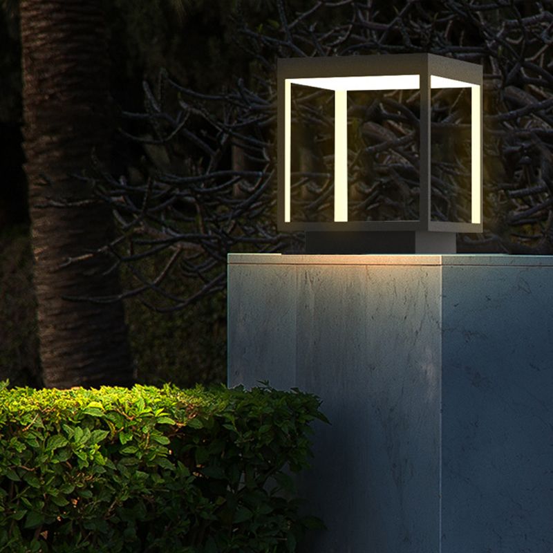 Ray Modern Rectangular Metal LED Outdoor Light Post