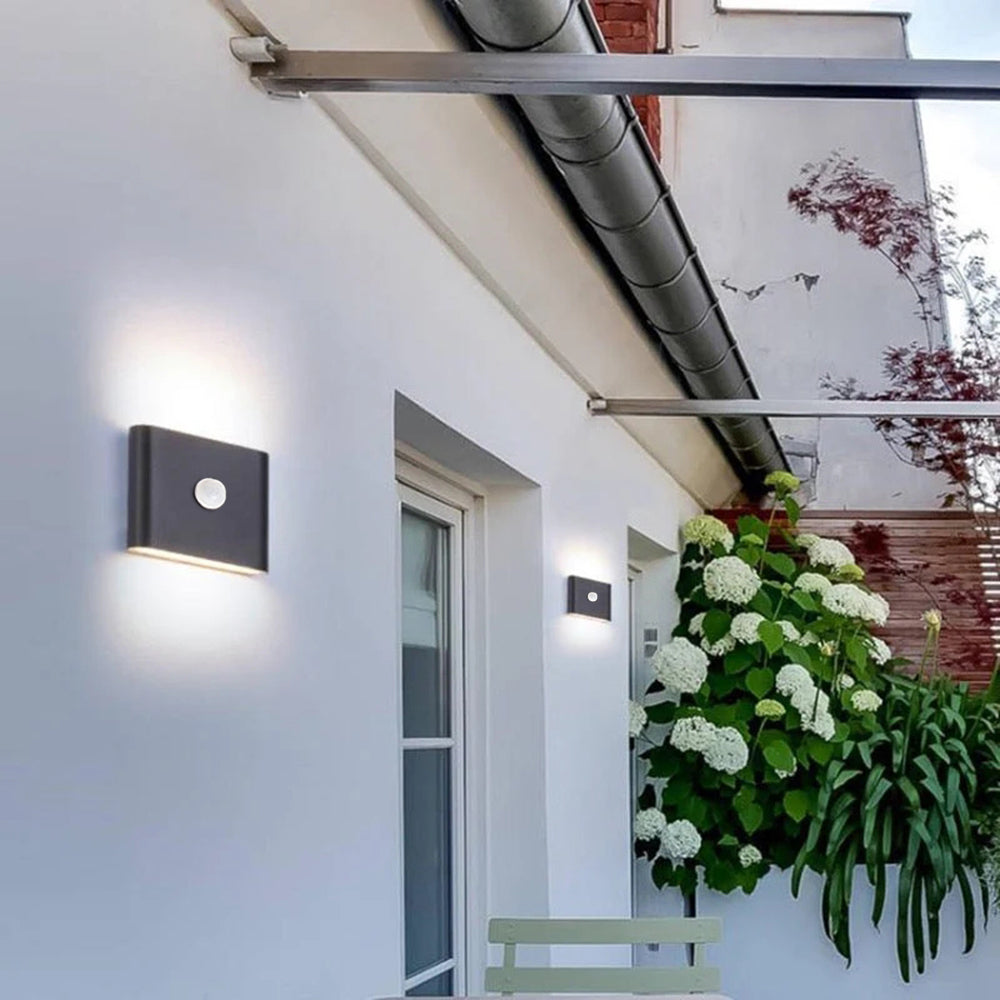 Ray Modern Rectagulart Metal Outdoor Wall Lamp