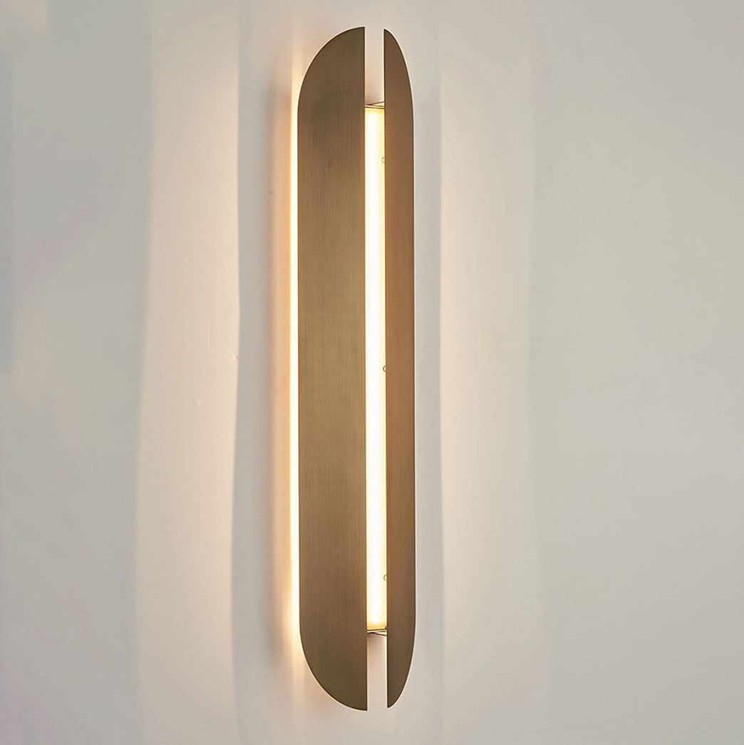 Luste Vertical Brass Wall Lamp - Letslighting