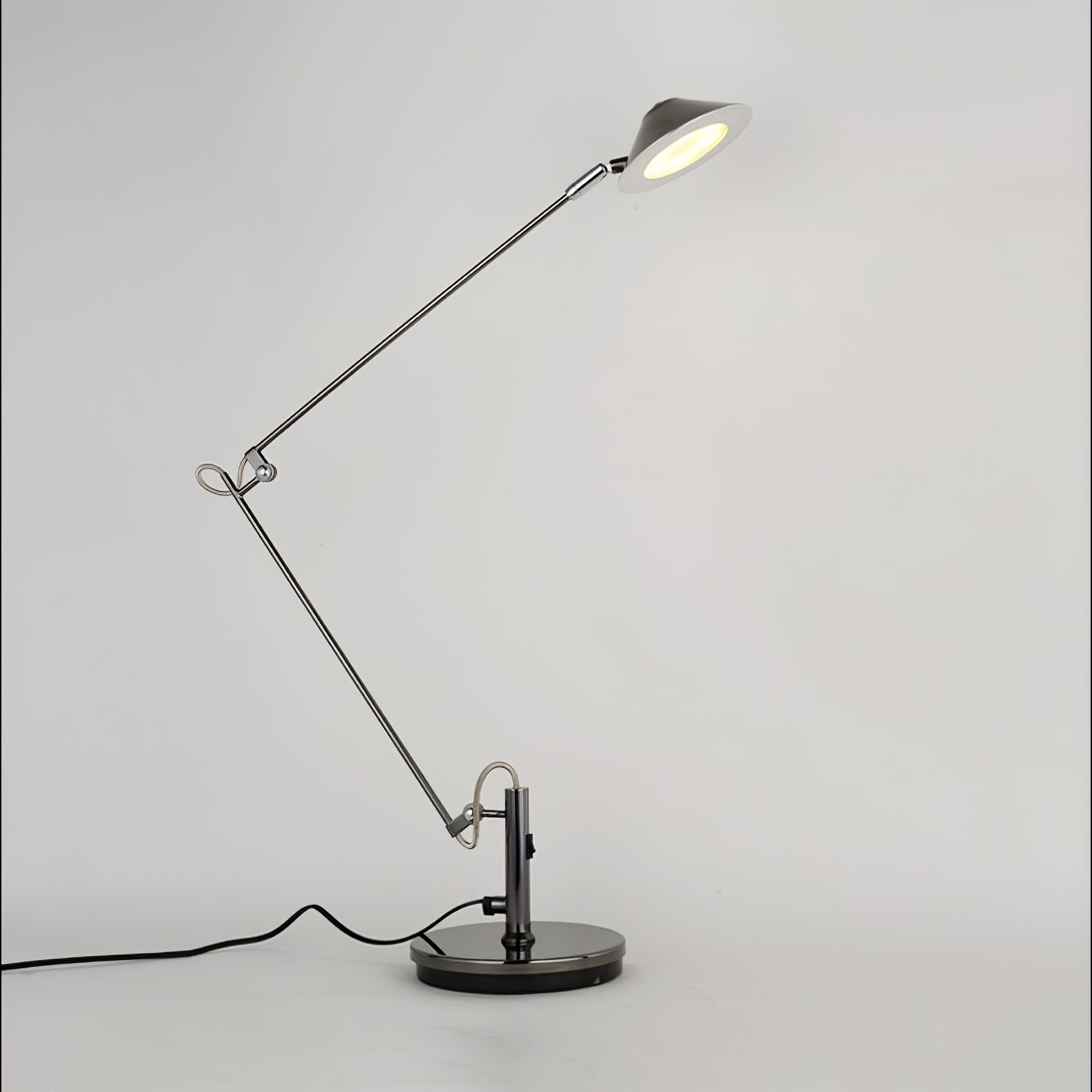 Arcusce Minimalistic Office Task Lamp - Letslighting