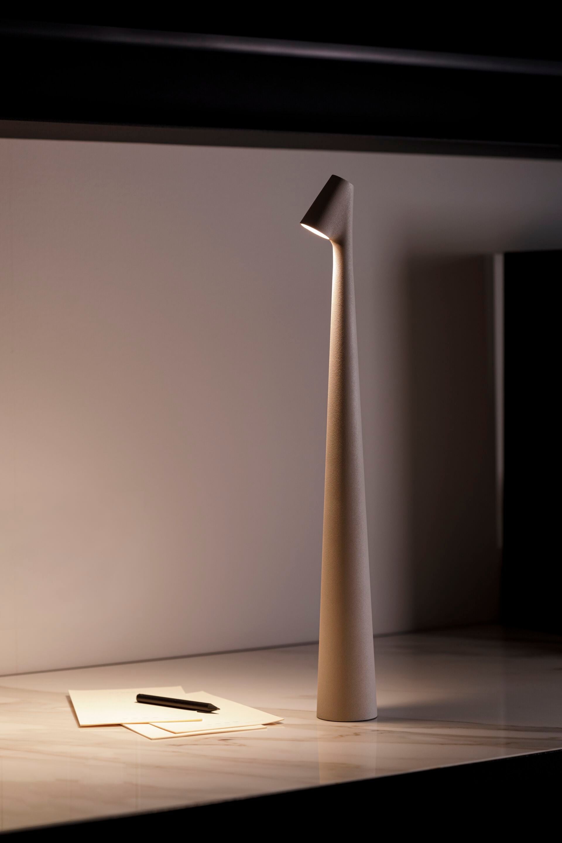 Orioic Acrylic Minimalist Table Lamp - Letslighting