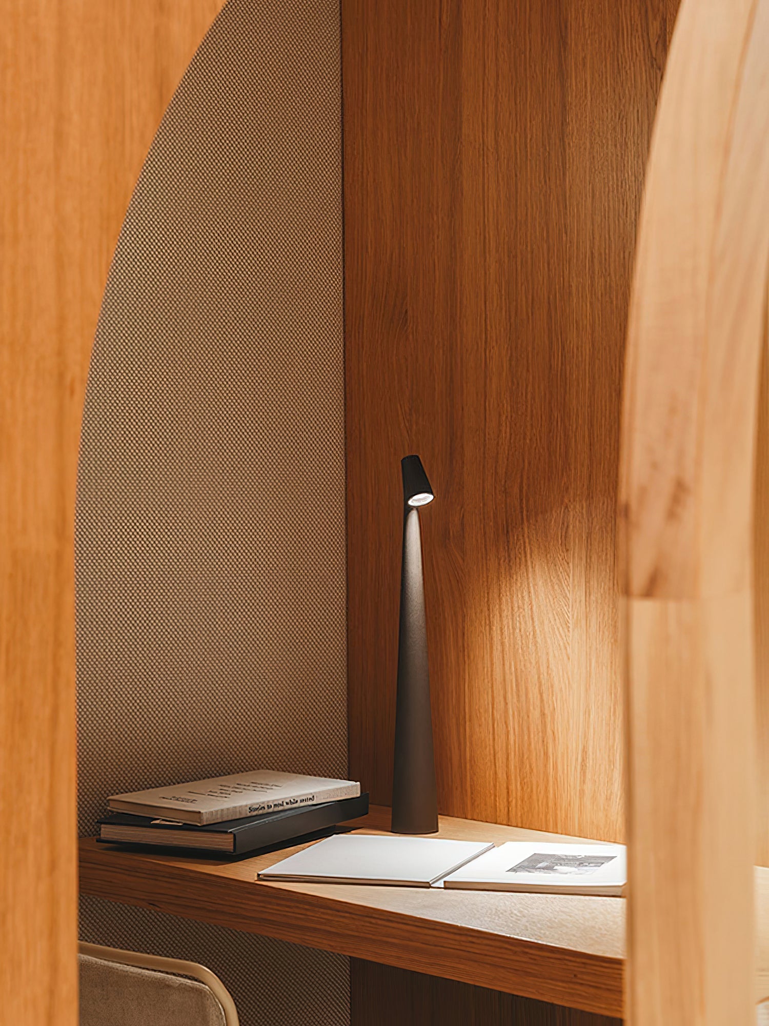 Orioic Acrylic Minimalist Table Lamp - Letslighting