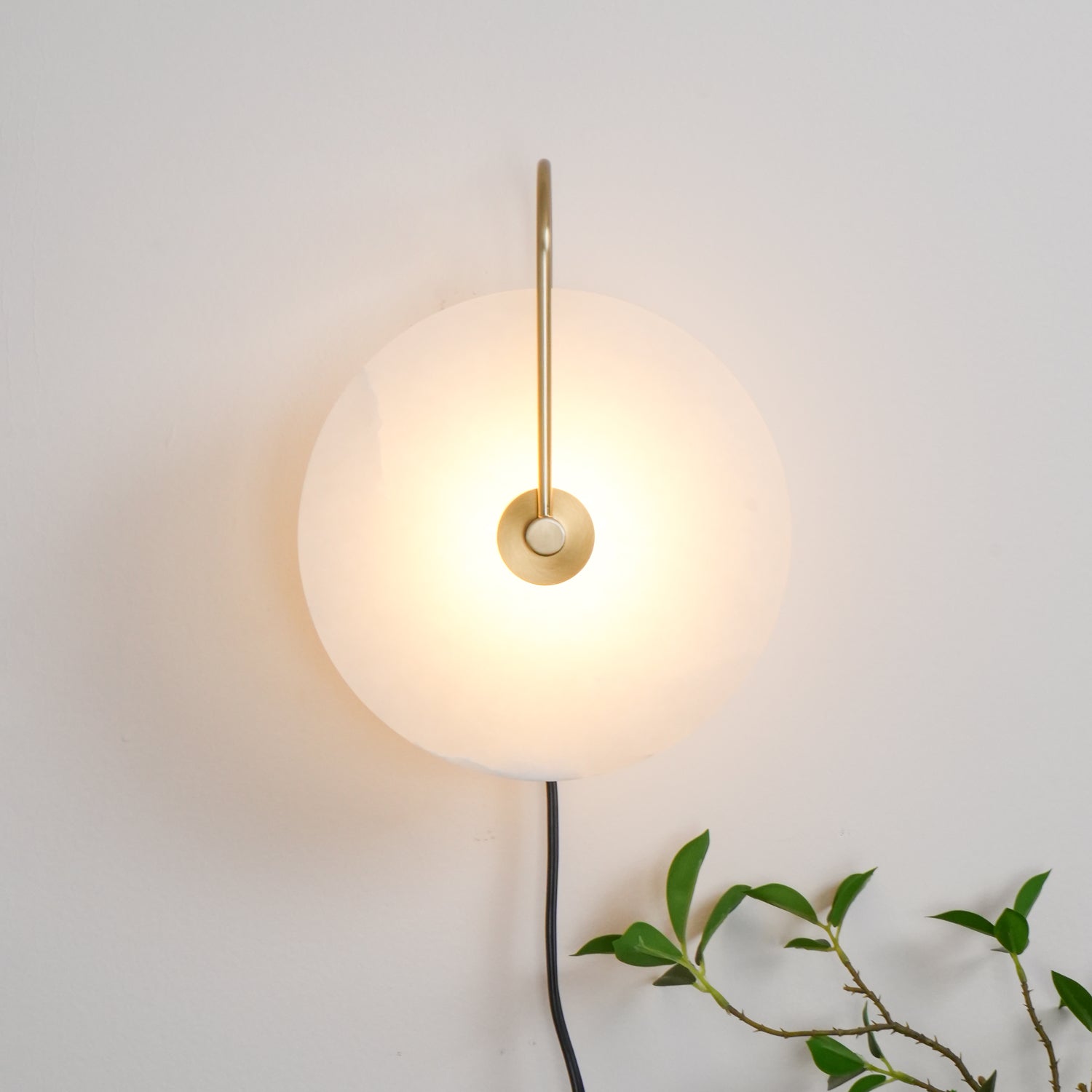 Ceraeyra Alabaster Globe Wall Light - Letslighting