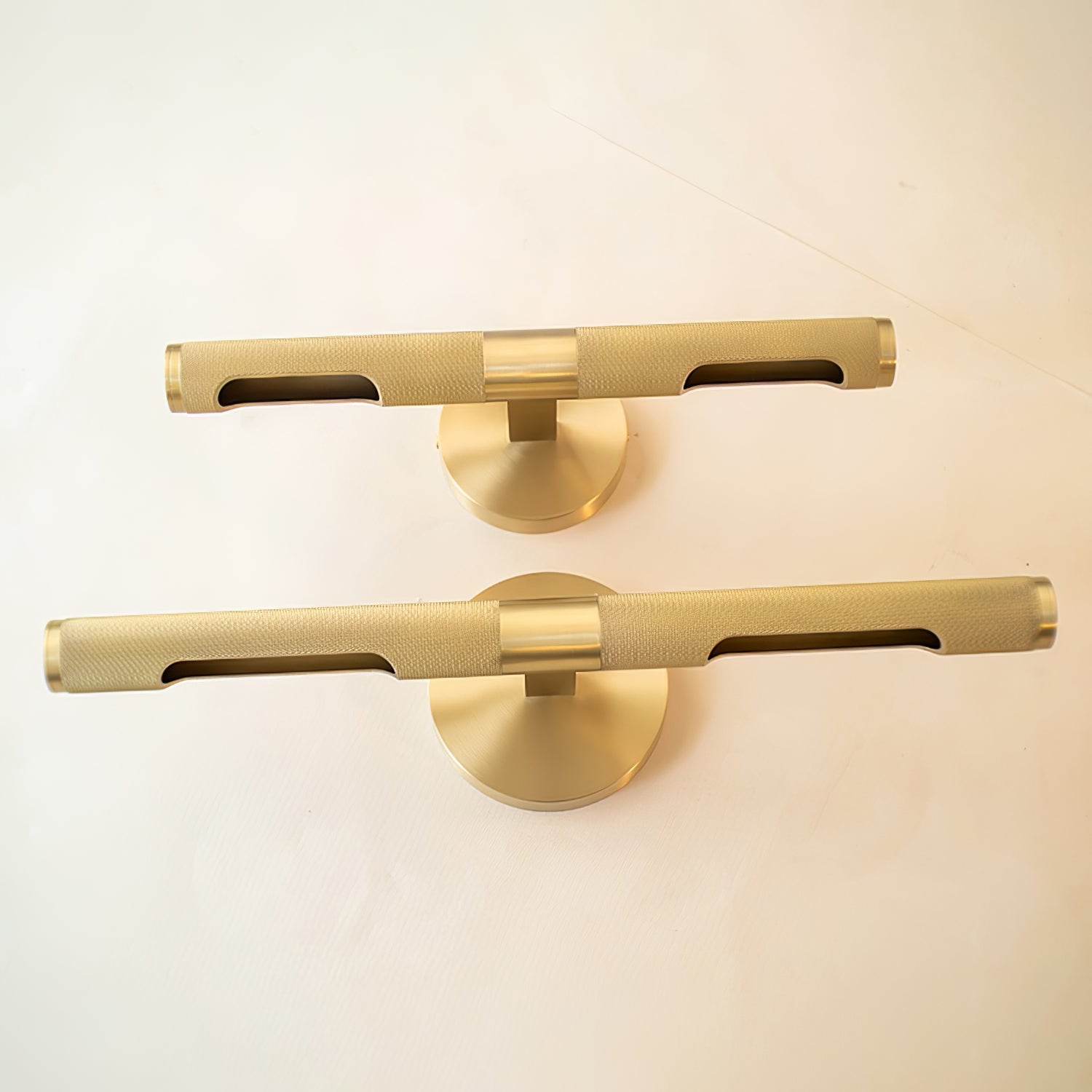 Solvain Modern Brass LED Wall Light - Letslighting