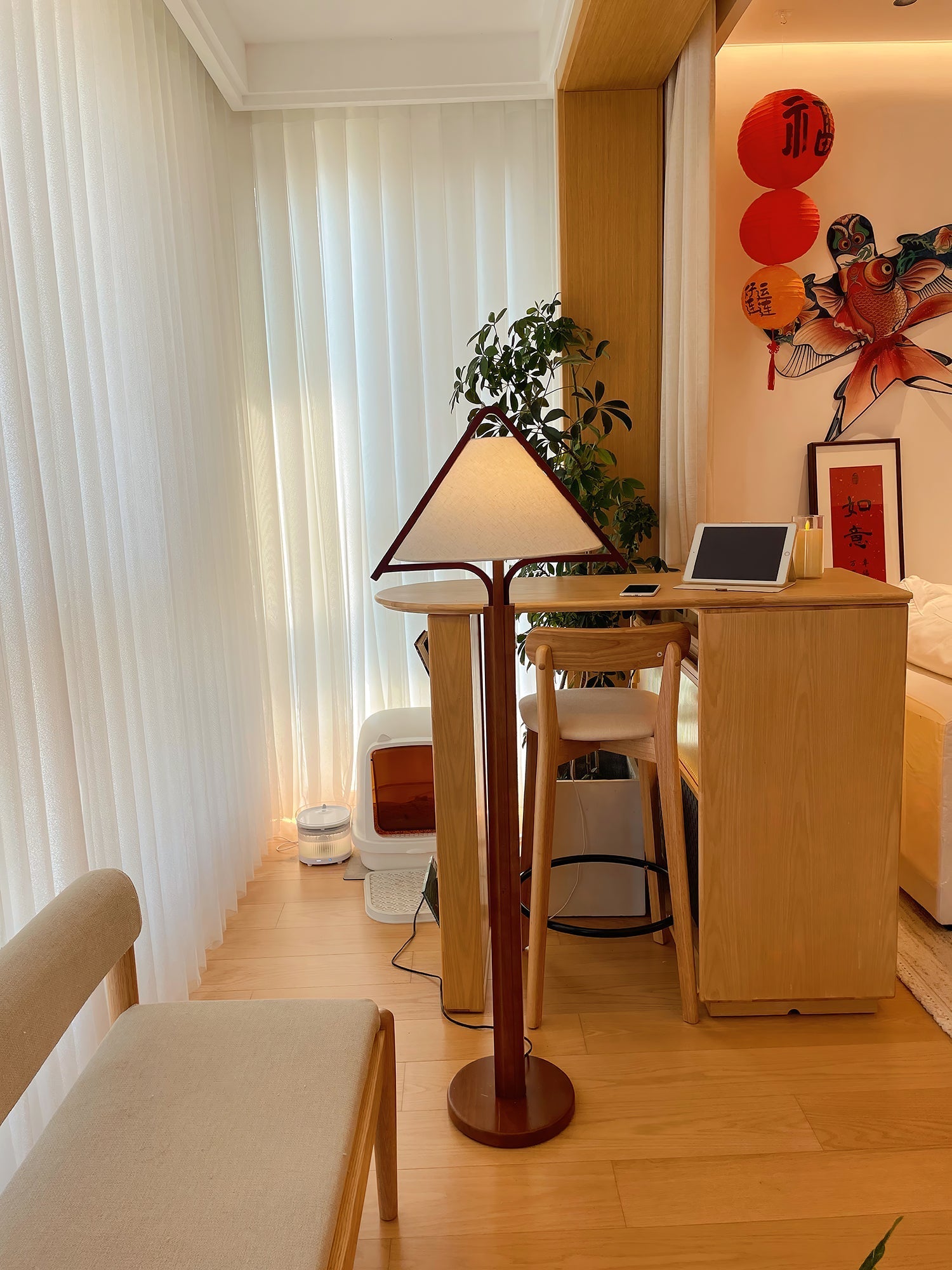 Ersolan Triangular Wood & Fabric Floor Lamp - Blowlighting
