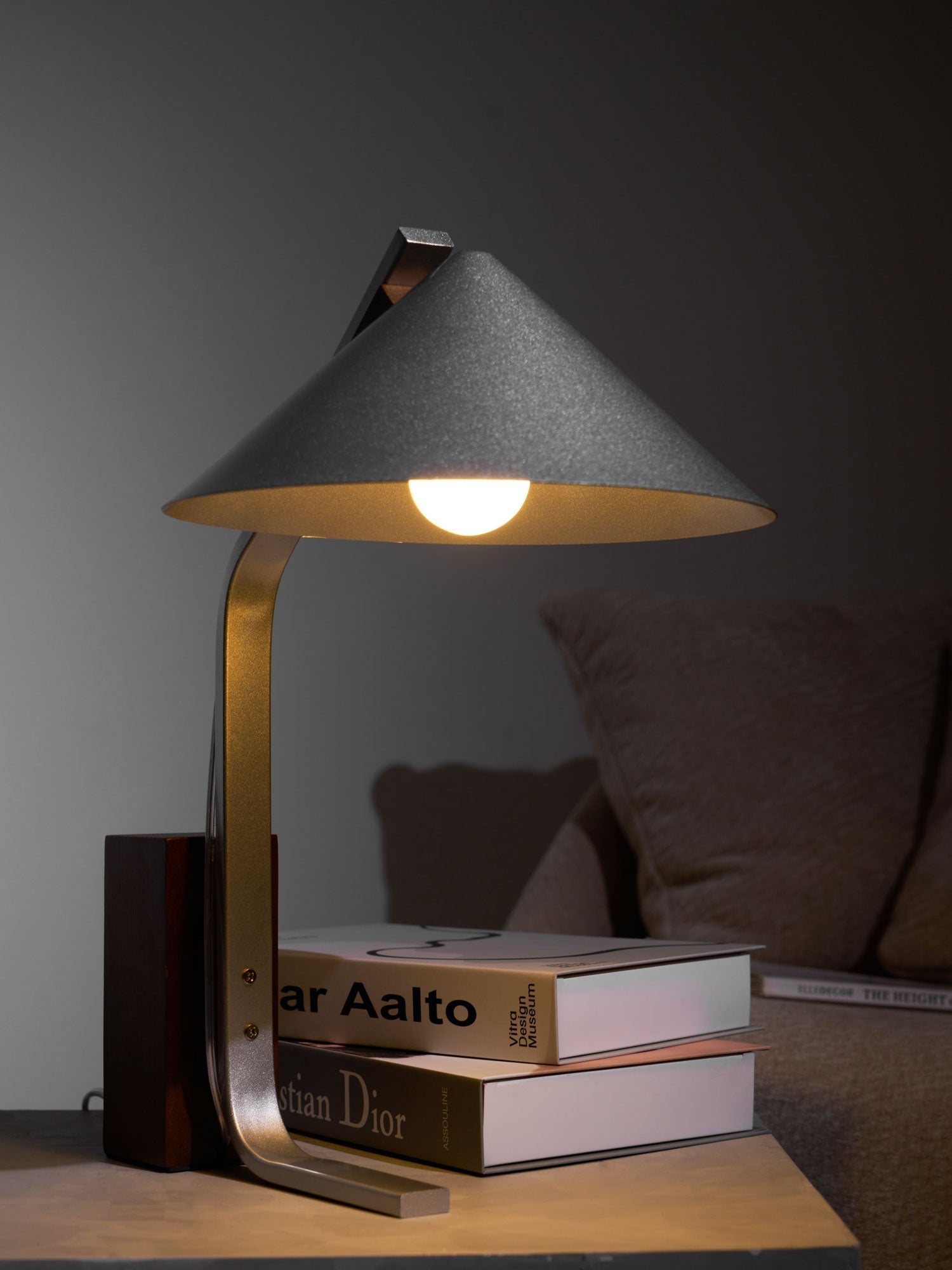Ryan Modern Table Lamp - Letslighting