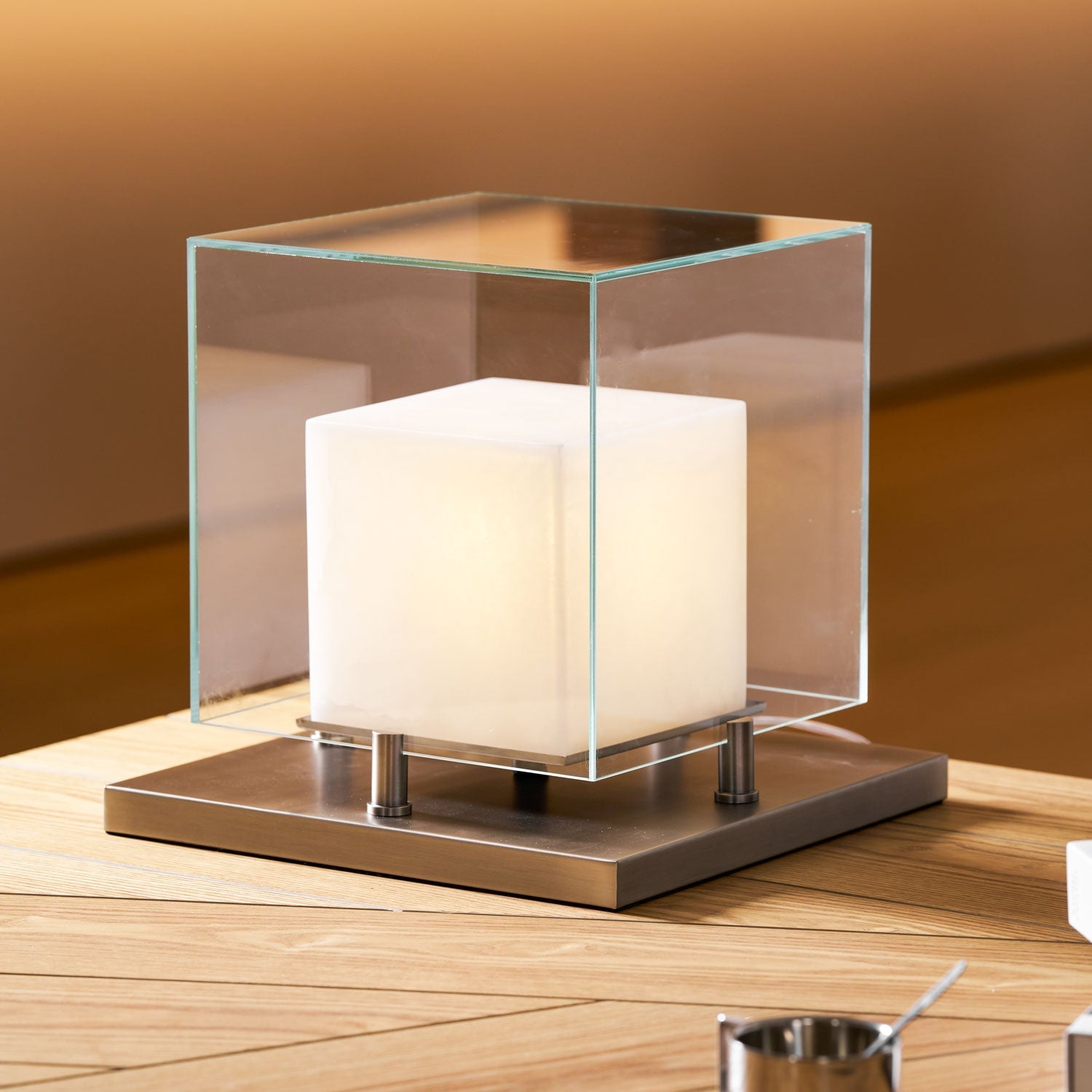 Arqra Modern Alabaster Table Lamp