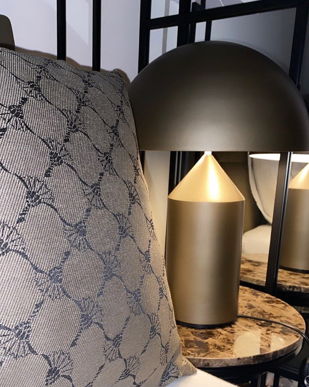 Rivena Industrial Minimalist Table Lamp - Letslighting