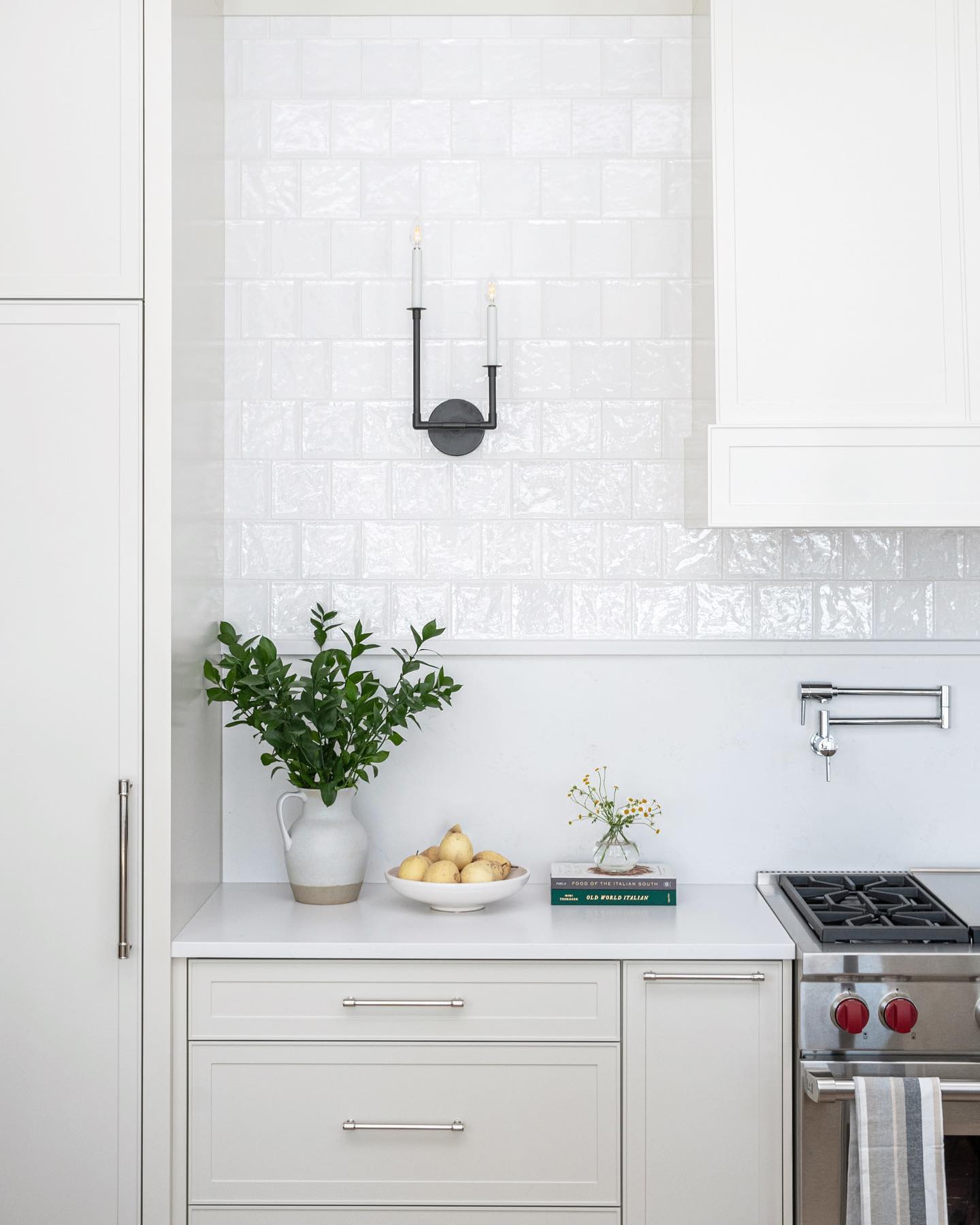 Alvuvyh Modern Minimalist Black Wall Lamp - Letslighting