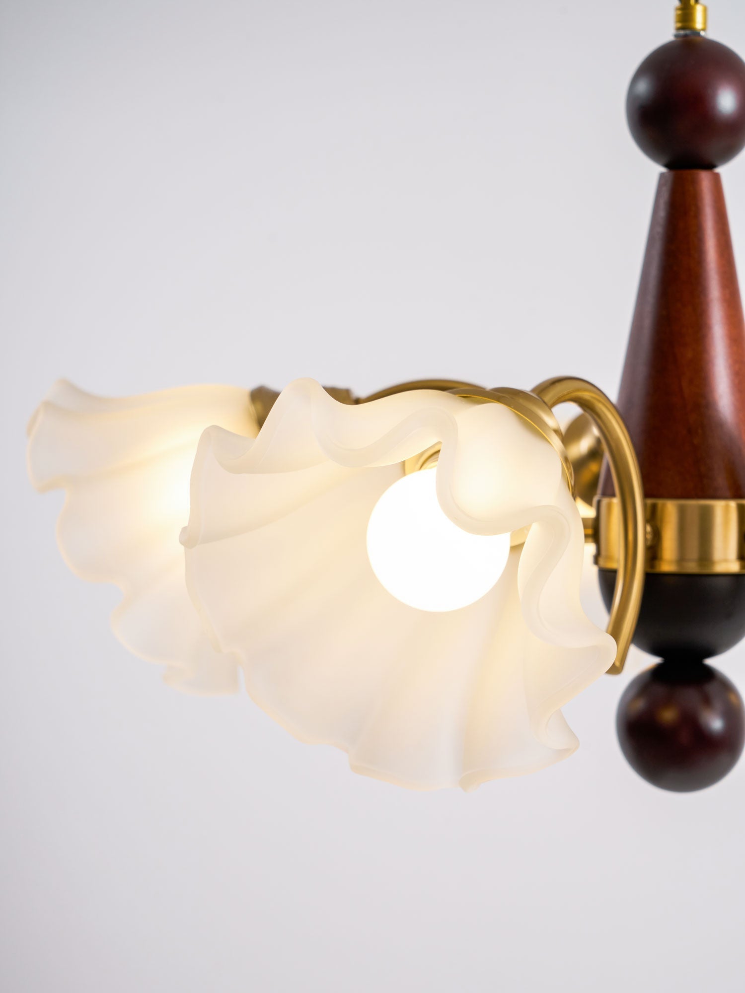Ilvinan Traditional Elegance Wood Glass Chandelier - Letslighting