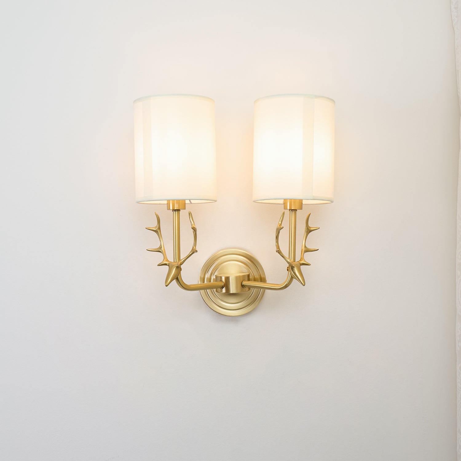 Noble Elegance Deer Head Brass Wall Light - Letslighting