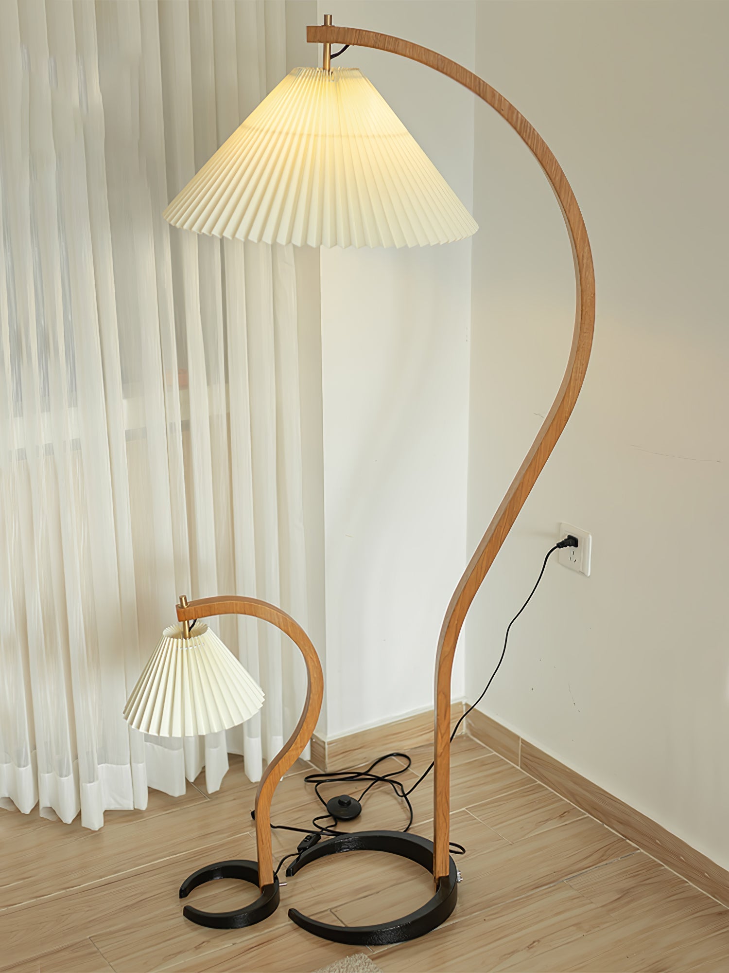 Viaro Wood Floor Lamp - Letslighting