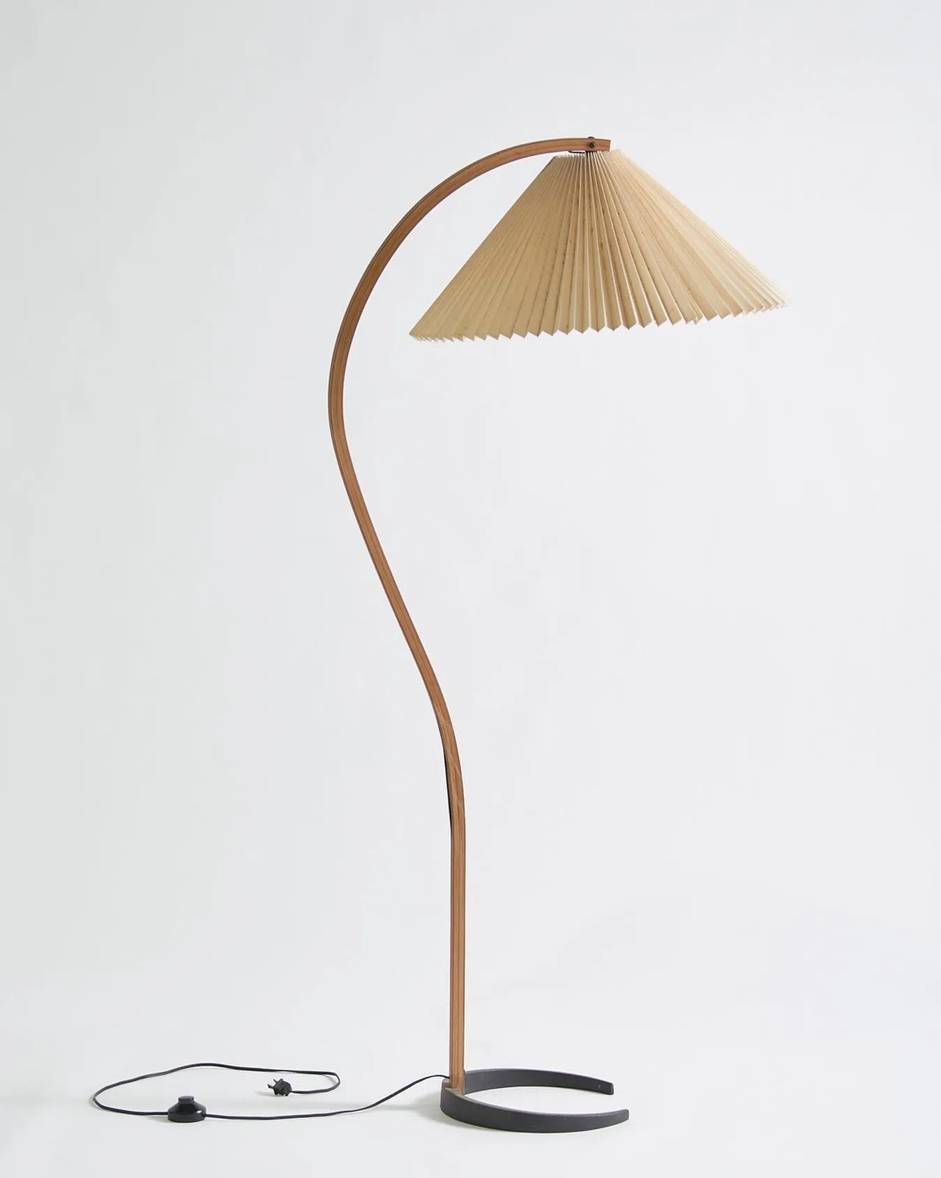 Viaro Wood Floor Lamp - Letslighting
