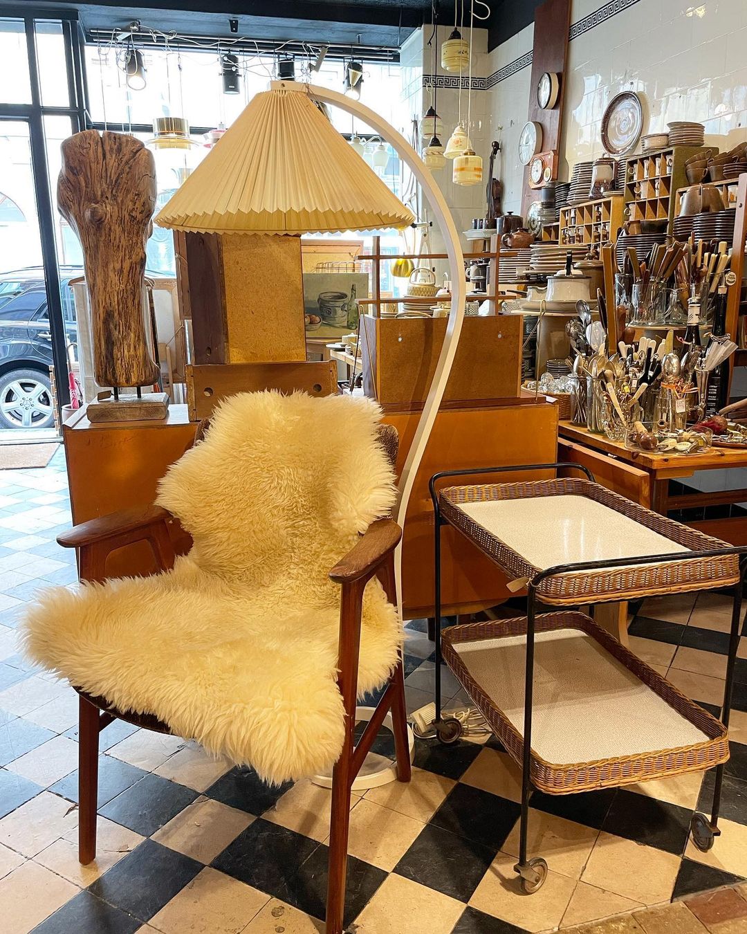 Viaro Wood Floor Lamp - Letslighting