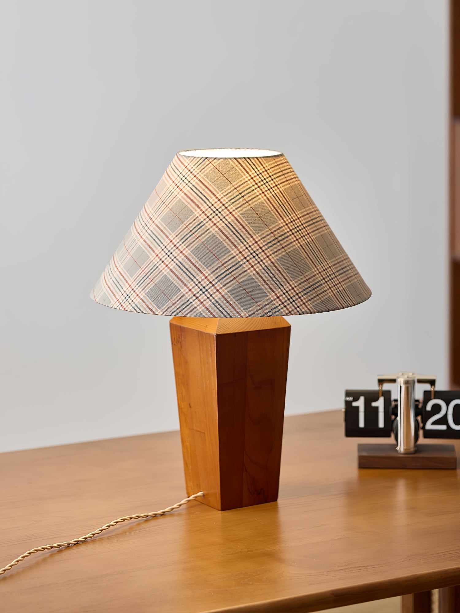Hayden Minimalist Wood Table Lamp - Letslighting