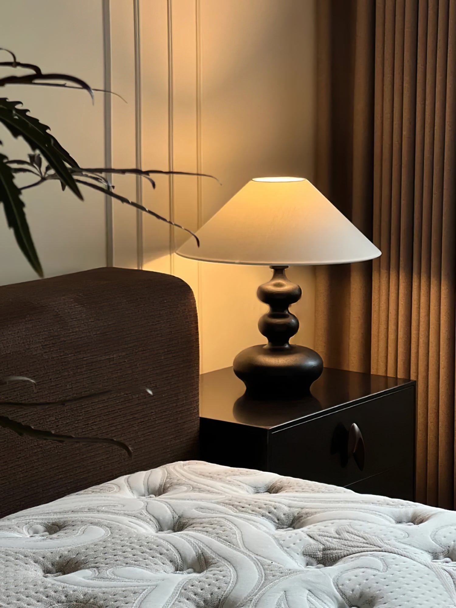 Aurain Wood Fabric Vintage Table Lamp - Letslighting