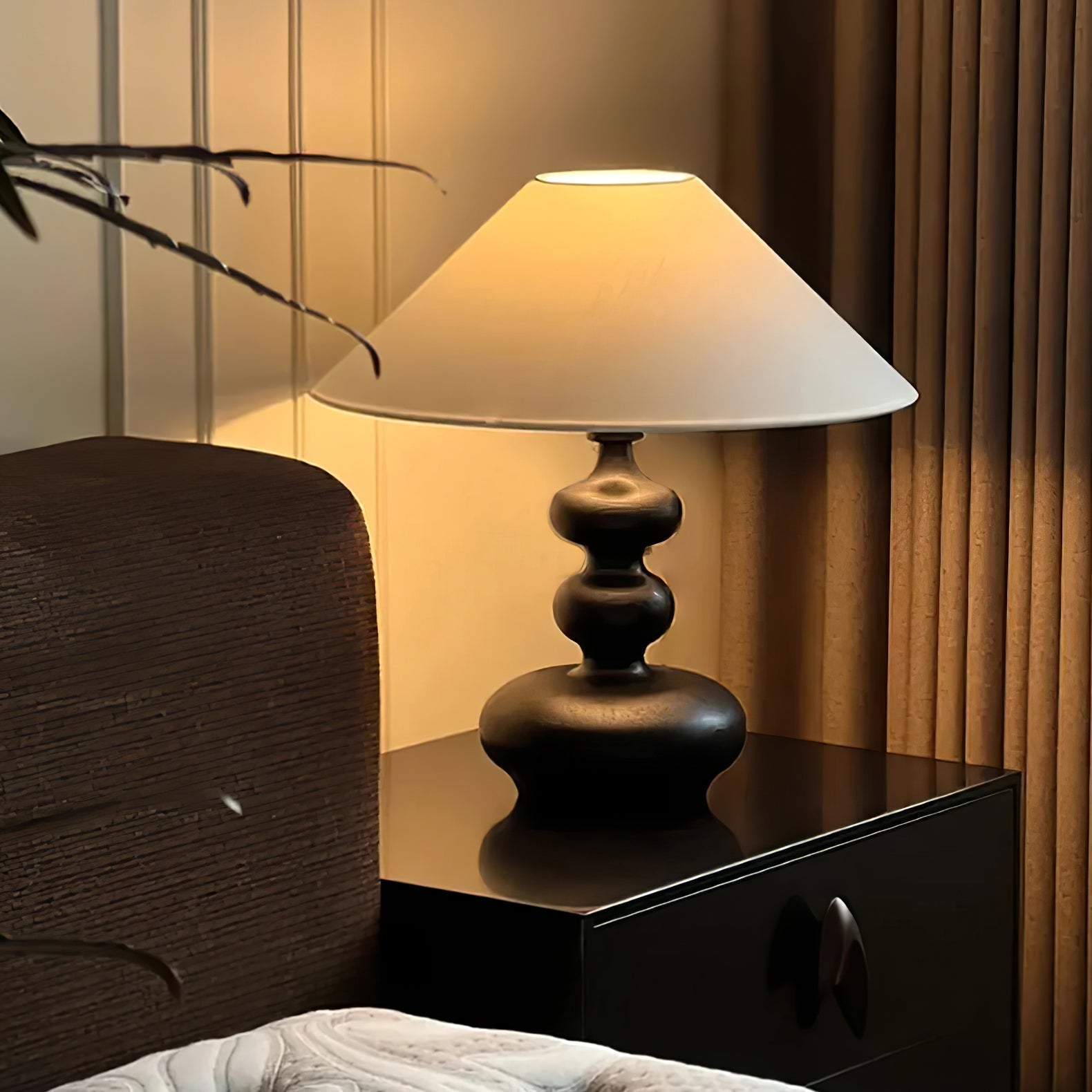 Aurain Wood Fabric Vintage Table Lamp - Letslighting