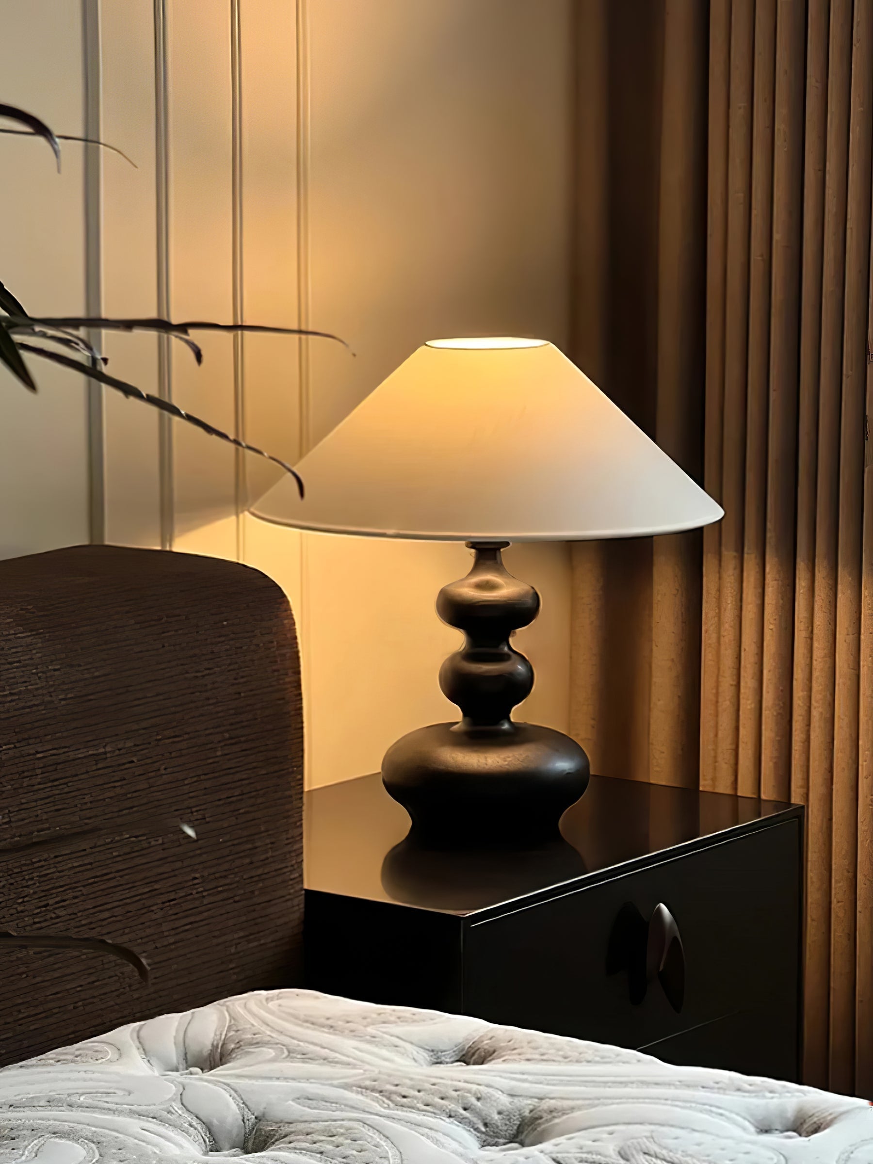 Aurain Wood Fabric Vintage Table Lamp - Letslighting