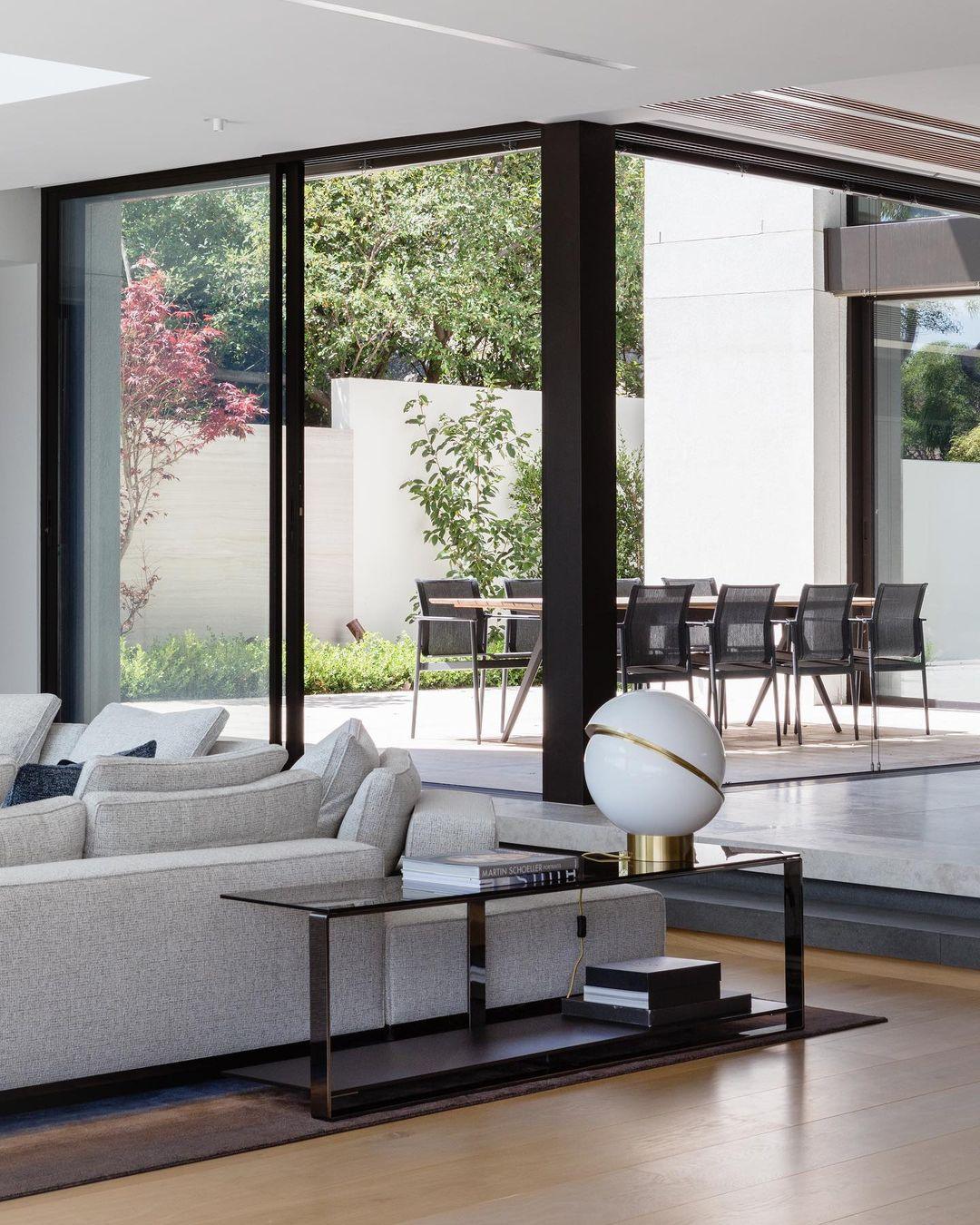 Solaria Futuristic Table Lamp - Letslighting