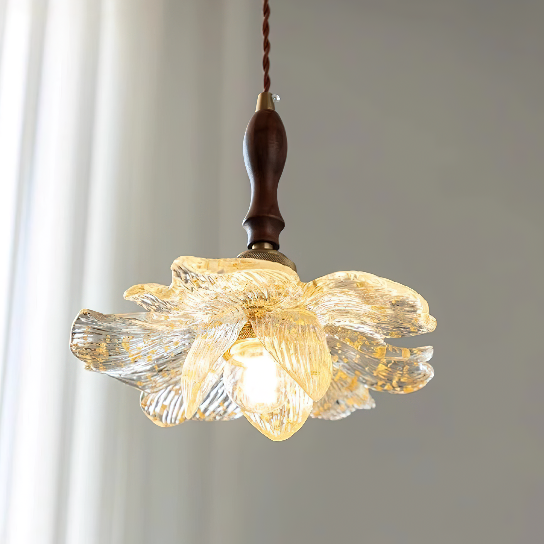 Dalie Lotus Pendant Lamp Resin Lotus Petals Gold Accents - Letslighting