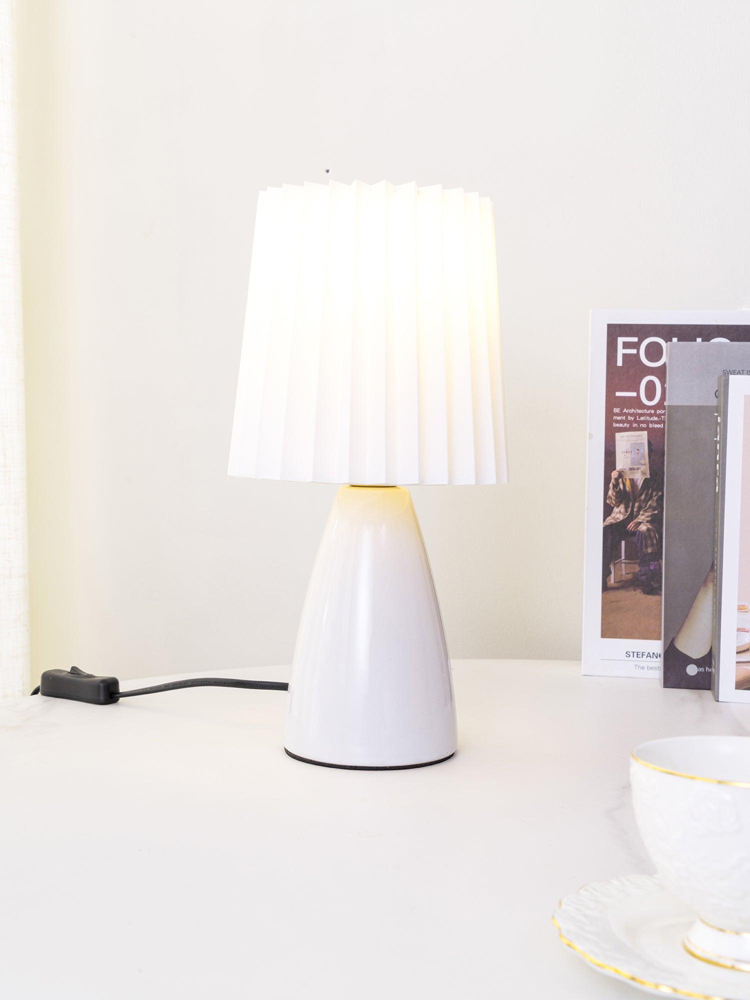 Solene Minimalist Fabric Table Lamp - Letslighting