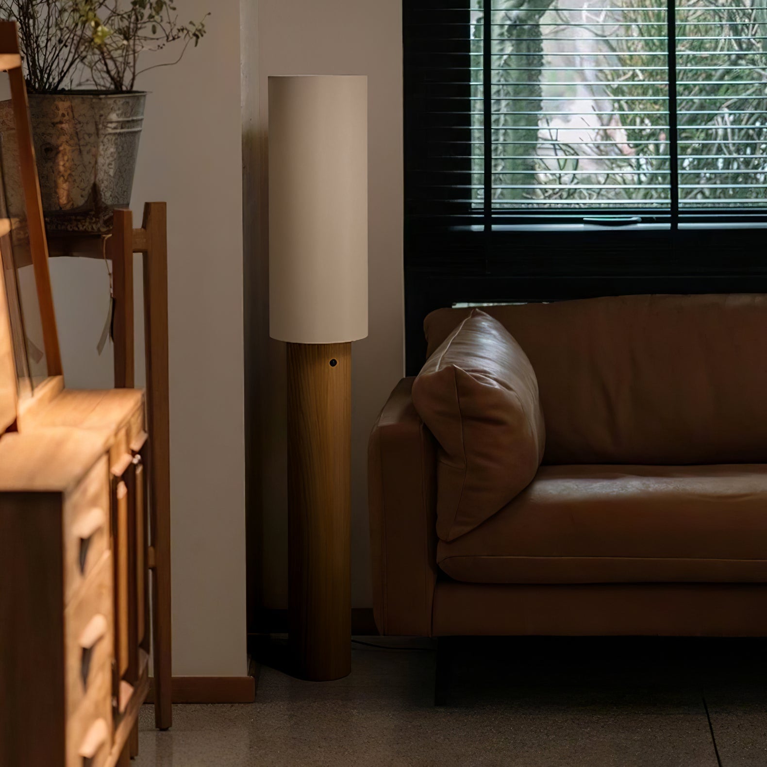 Uvynir Cylindrical Wood Floor Lamp - Letslighting