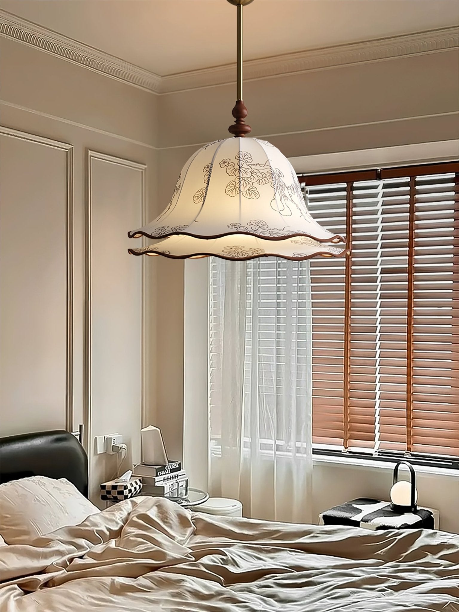 Ilsilis Traditional Elegance Floral Fabric Wood Pendant Lamp - Letslighting