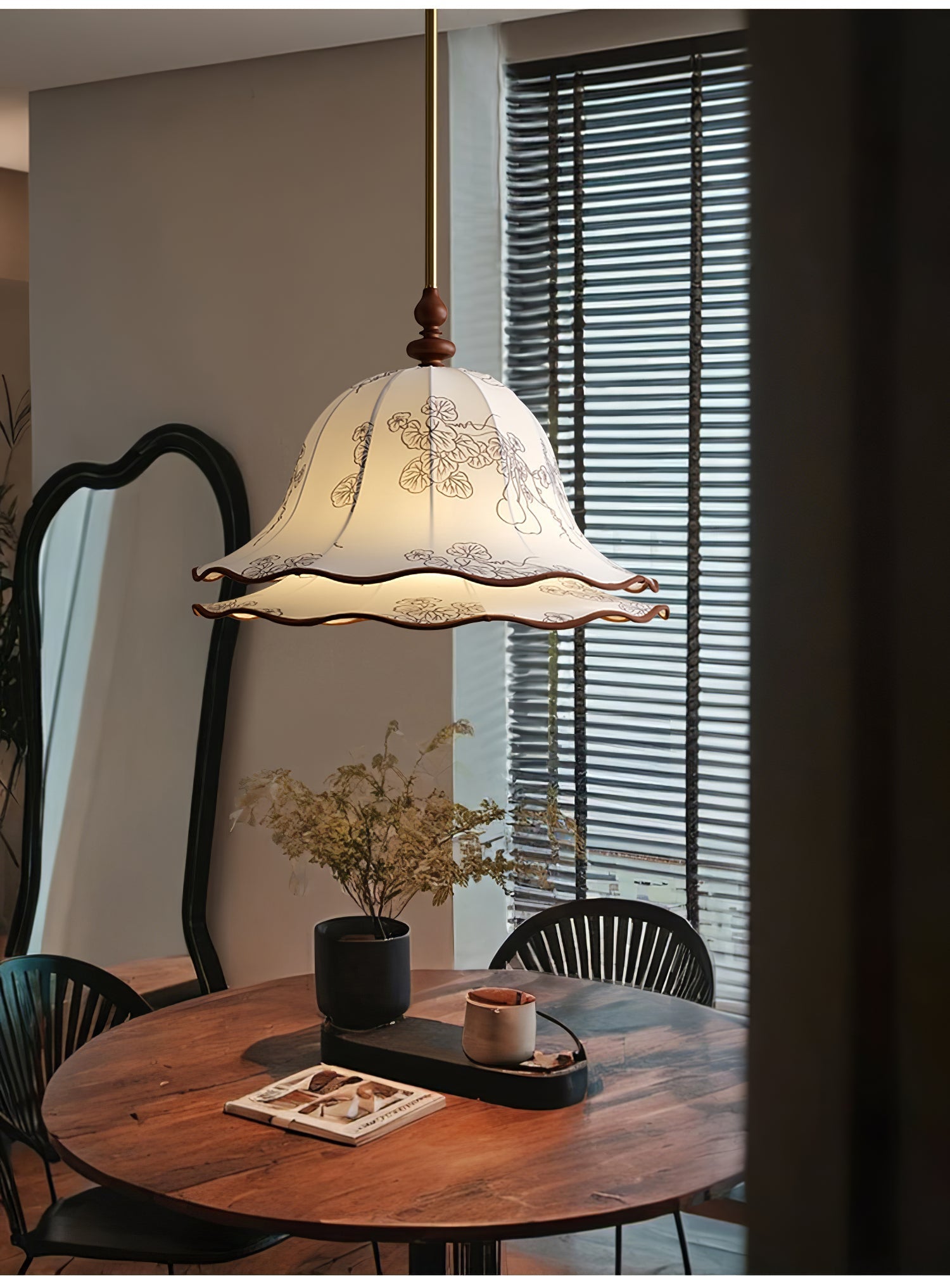 Ilsilis Traditional Elegance Floral Fabric Wood Pendant Lamp - Letslighting