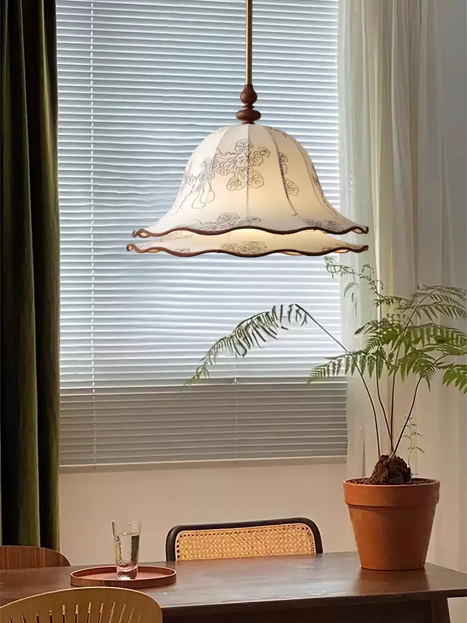 Ilsilis Traditional Elegance Floral Fabric Wood Pendant Lamp - Letslighting