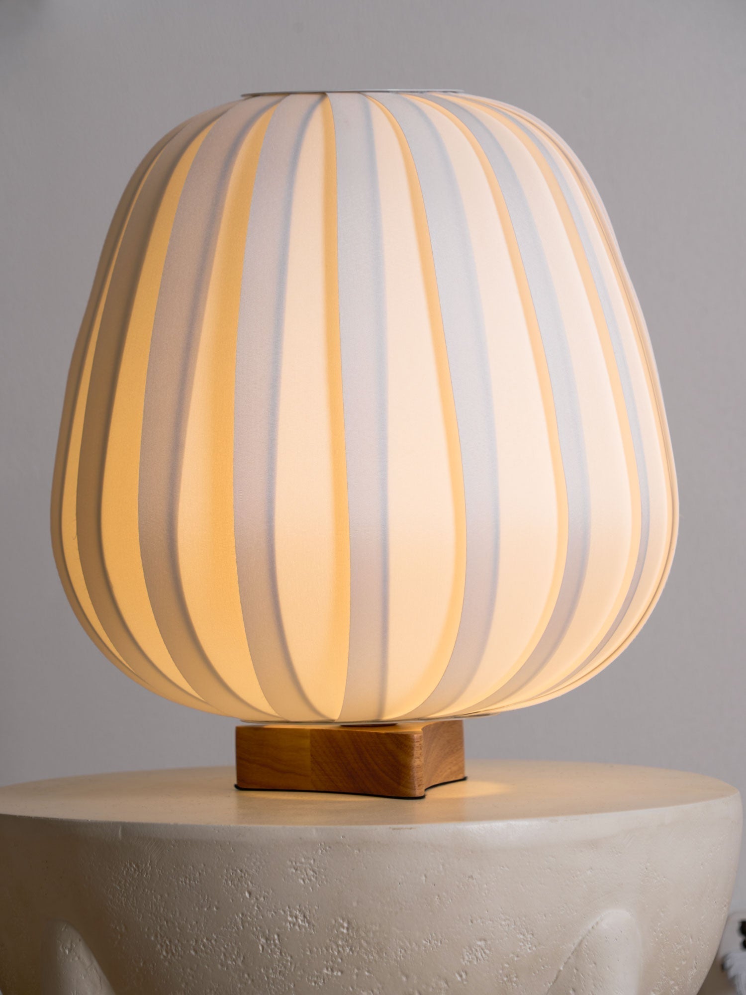 Fabric Minimalist Table Lamp - Blowlighting