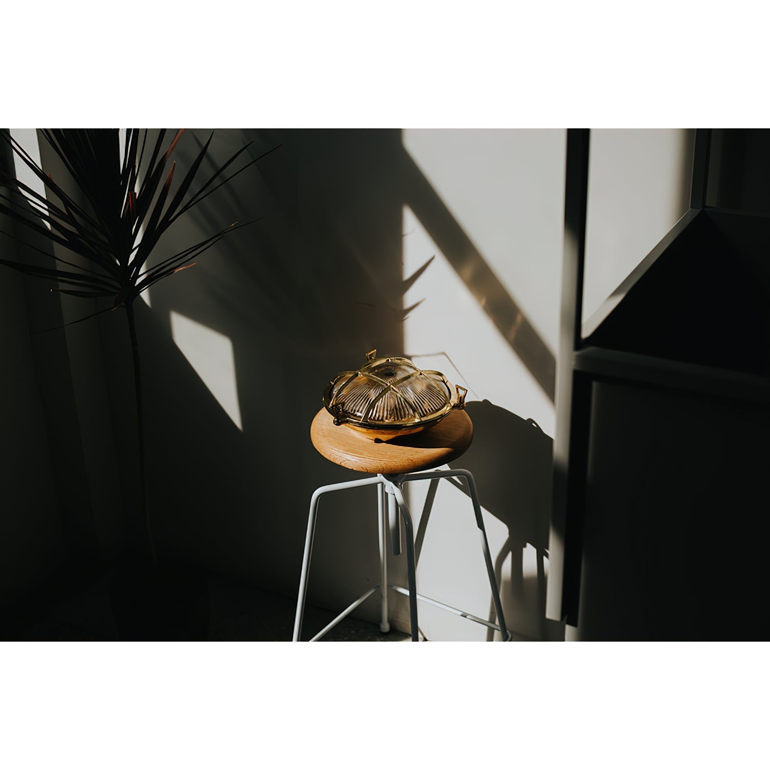 Erthearis Vintage Brass Bunker Sconce Wall Lamp - Letslighting