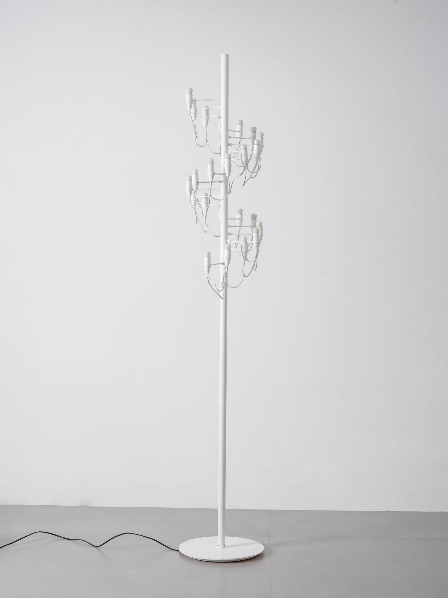 Olliryra Sculptural Steel Floor Lamp - Letslighting