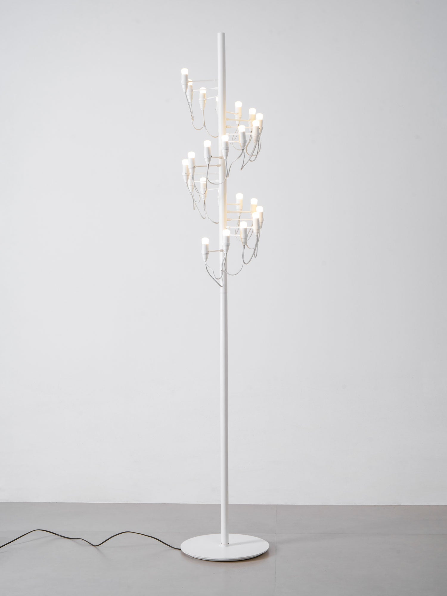 Olliryra Sculptural Steel Floor Lamp - Letslighting