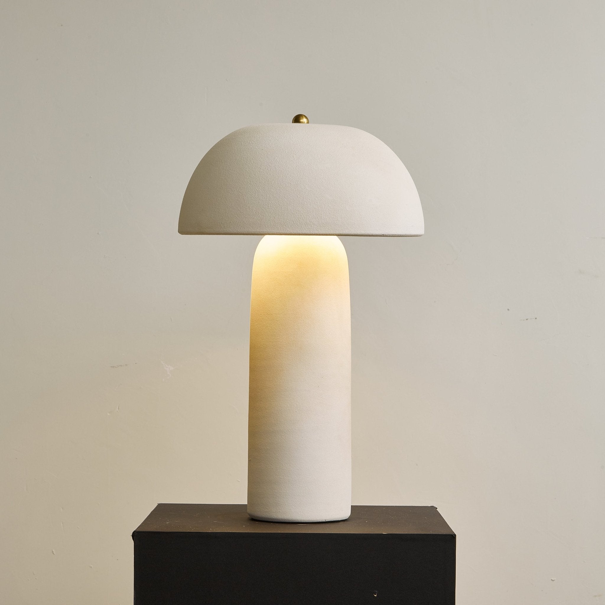 Averose Ceramic Minimalist Table Lamp - Letslighting