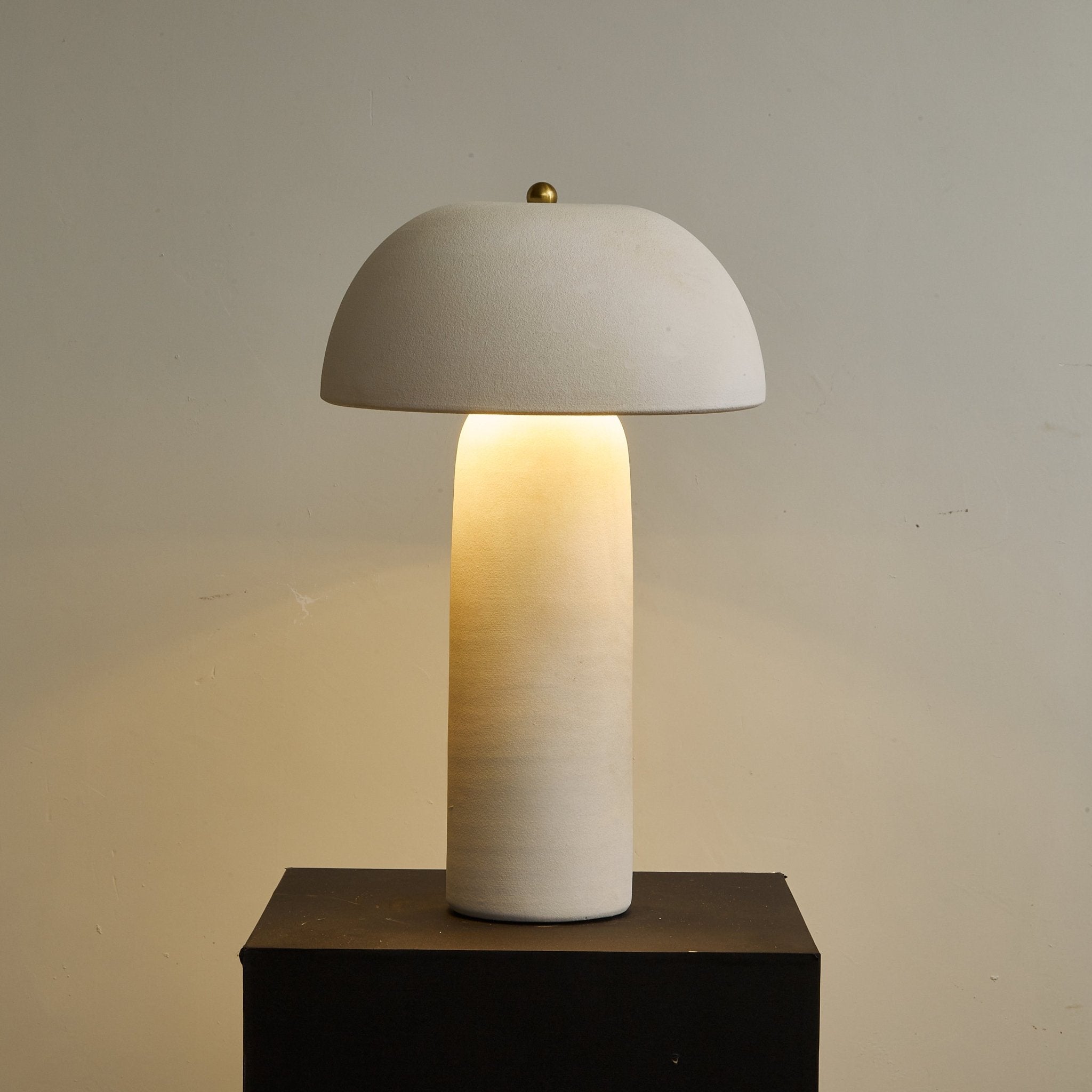 Averose Ceramic Minimalist Table Lamp - Letslighting