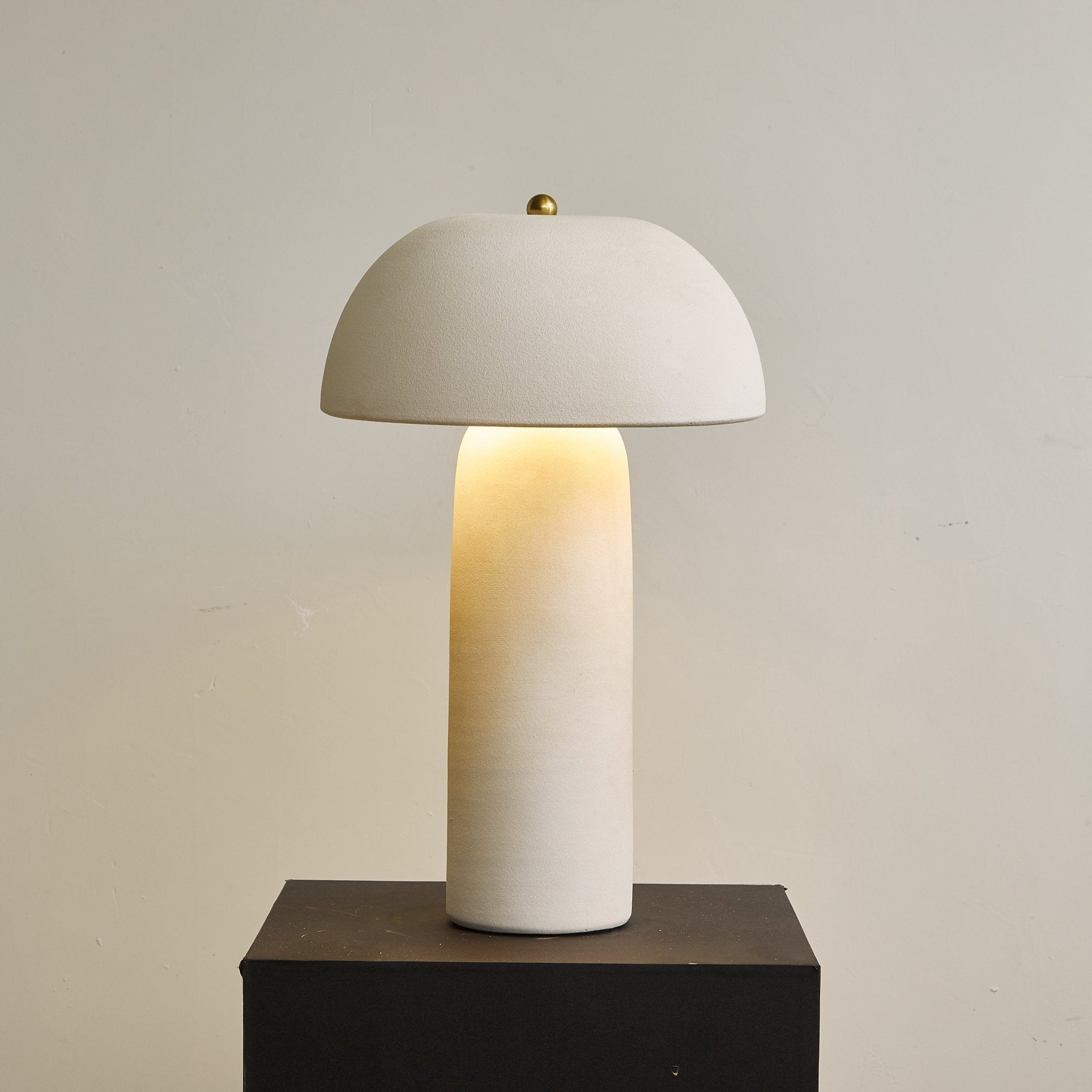 Averose Ceramic Minimalist Table Lamp - Letslighting