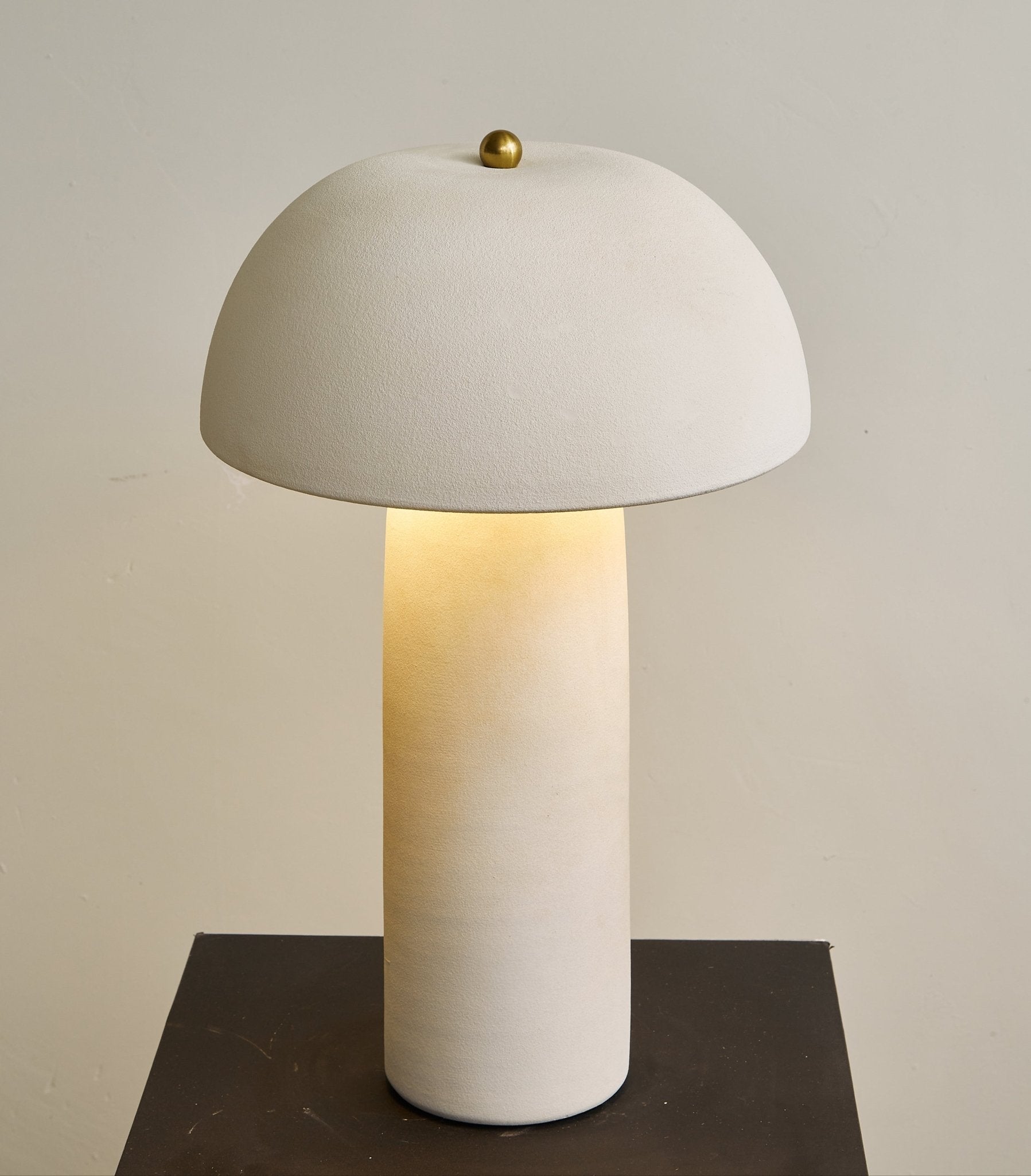 Averose Ceramic Minimalist Table Lamp - Letslighting