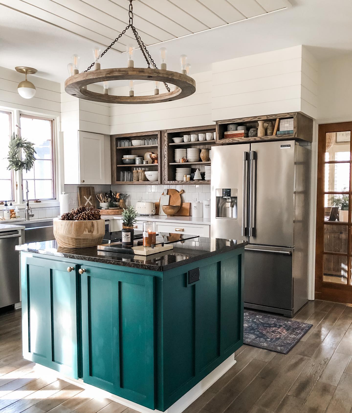 Armirila Vintage Industrial Wood Chandelier - Letslighting