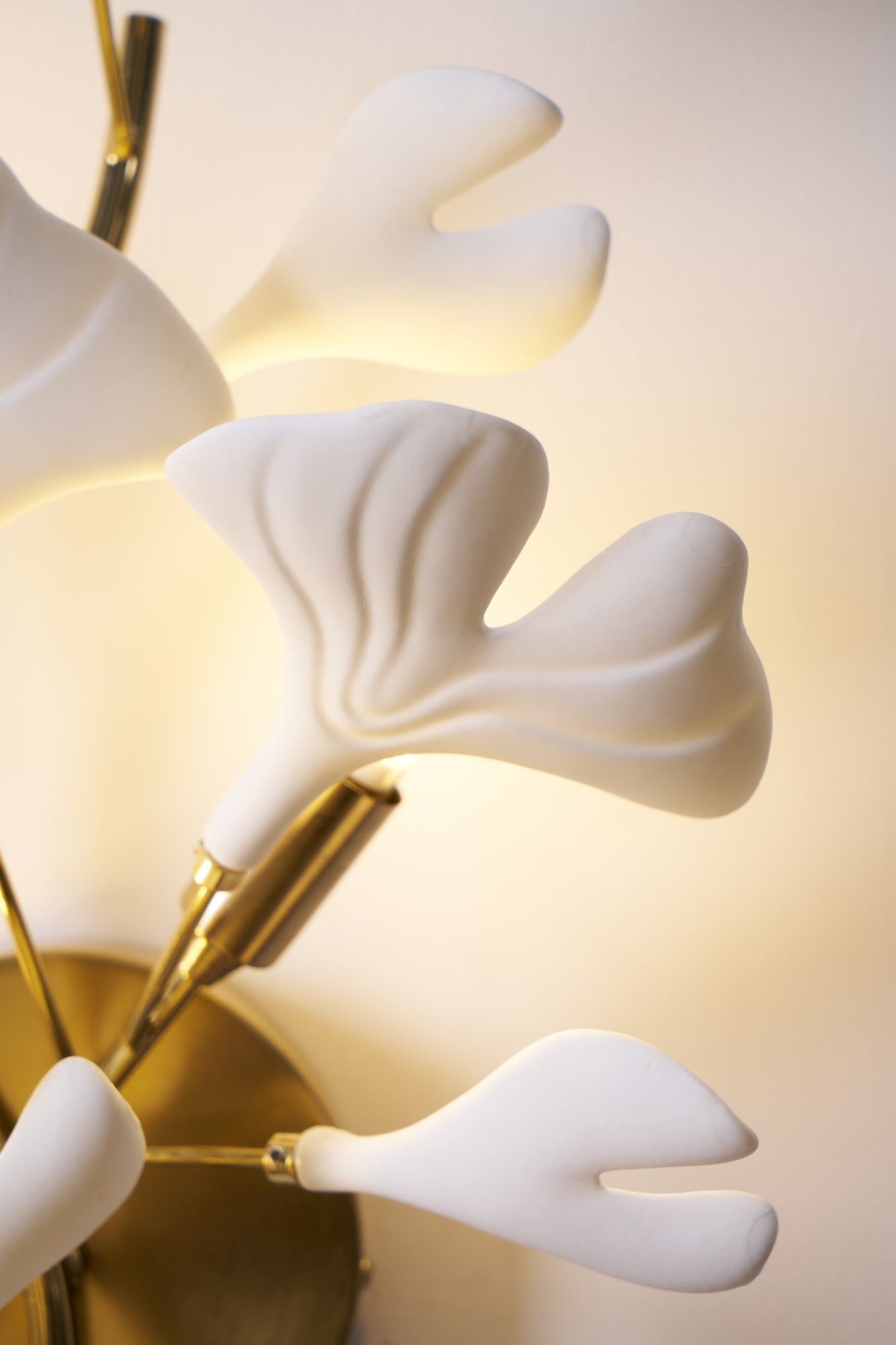 Wylie Postmodern Luxury Gingko Ceramics Wall Lamp - Letslighting