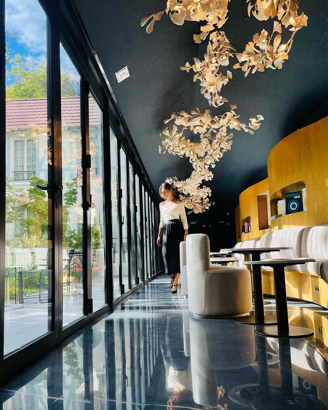 Gingko Chandelier E - Blowlighting