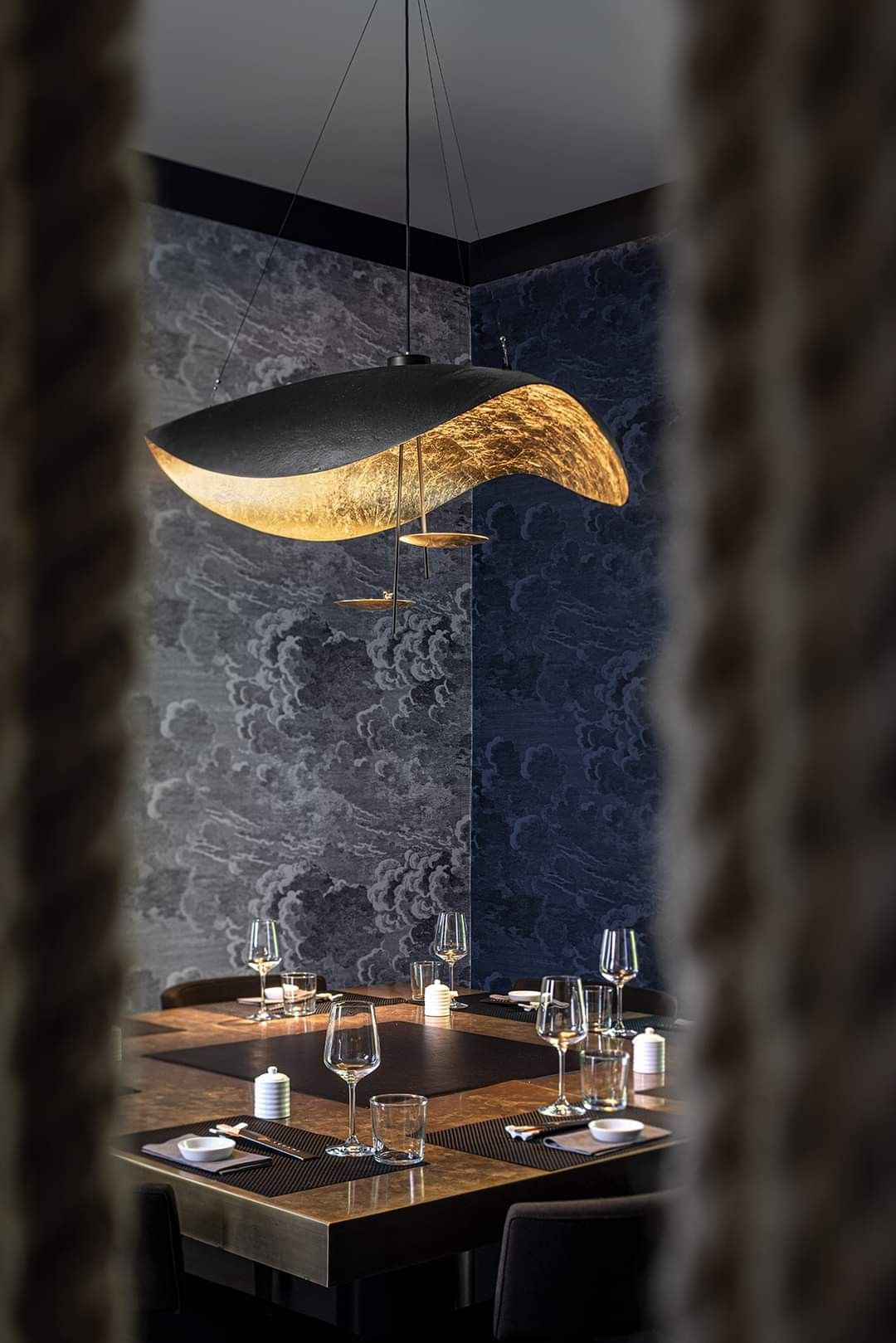 Lustra Pendant Lamp Black Gold Curved Shade - Letslighting