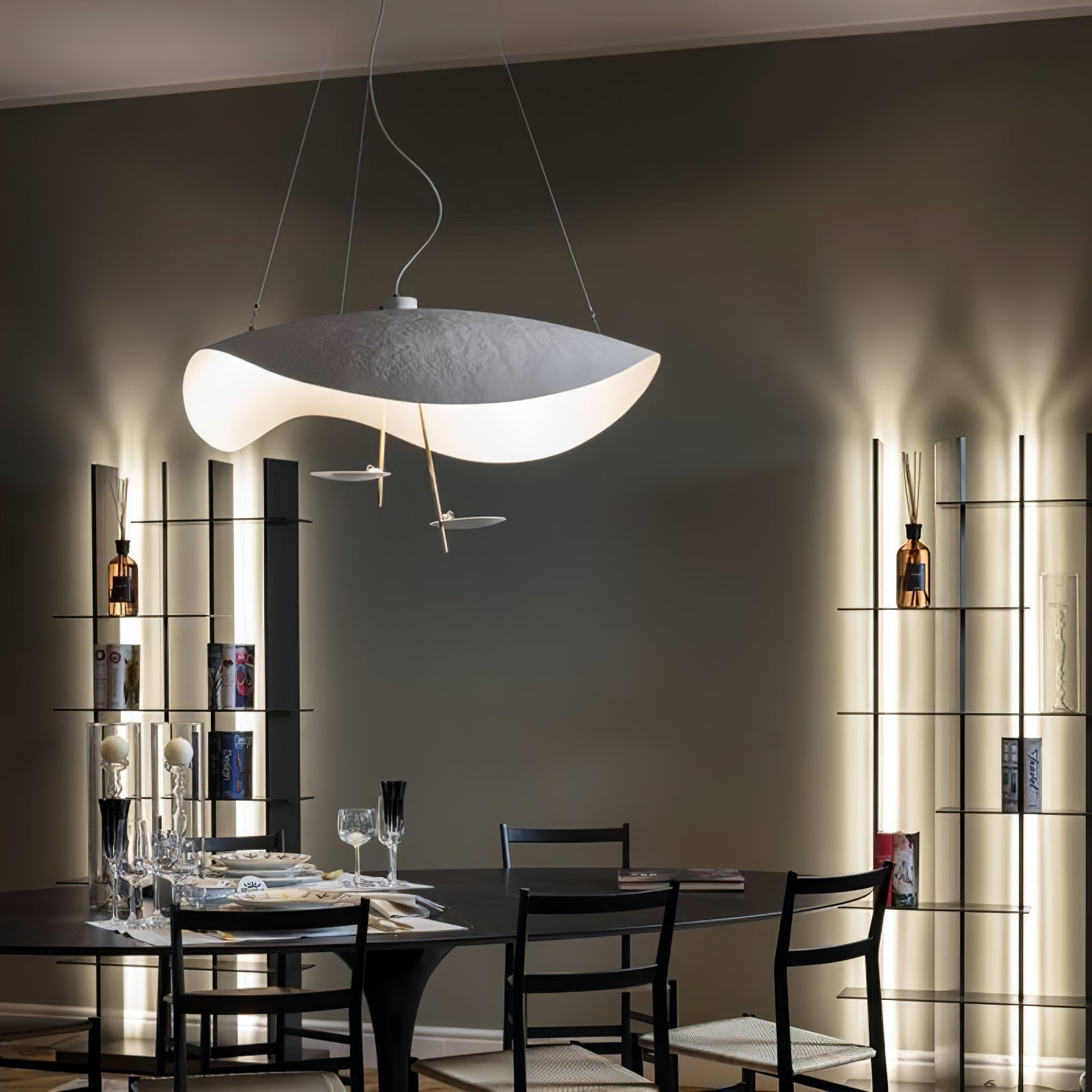 Lustra Pendant Lamp Black Gold Curved Shade - Letslighting