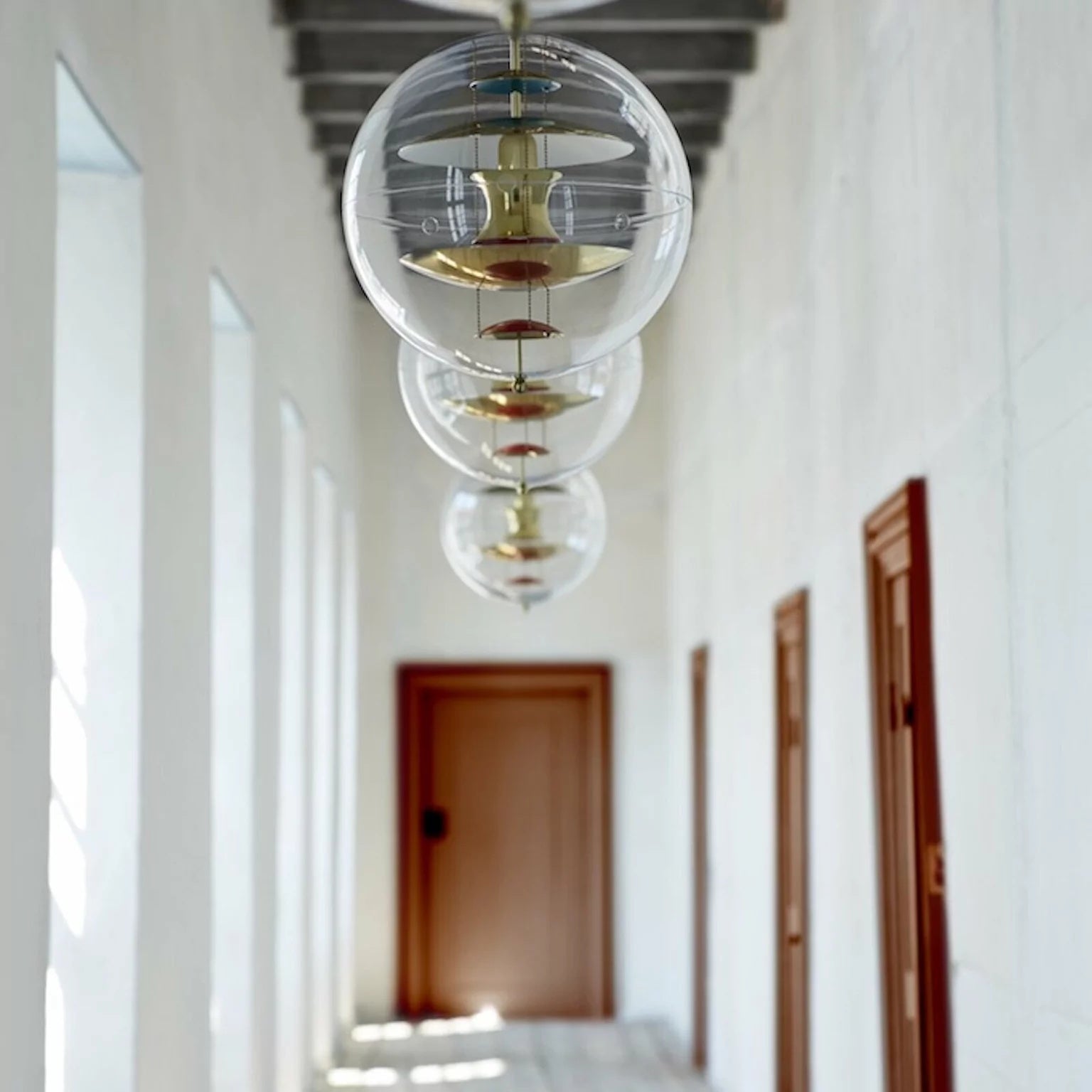 Orlaeen Individual Creativity Globe Acrylic Pendant Lamp - Letslighting