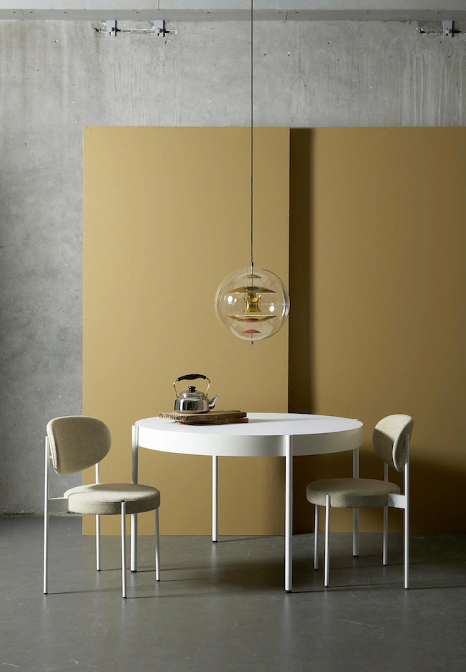 Orlaeen Individual Creativity Globe Acrylic Pendant Lamp - Letslighting