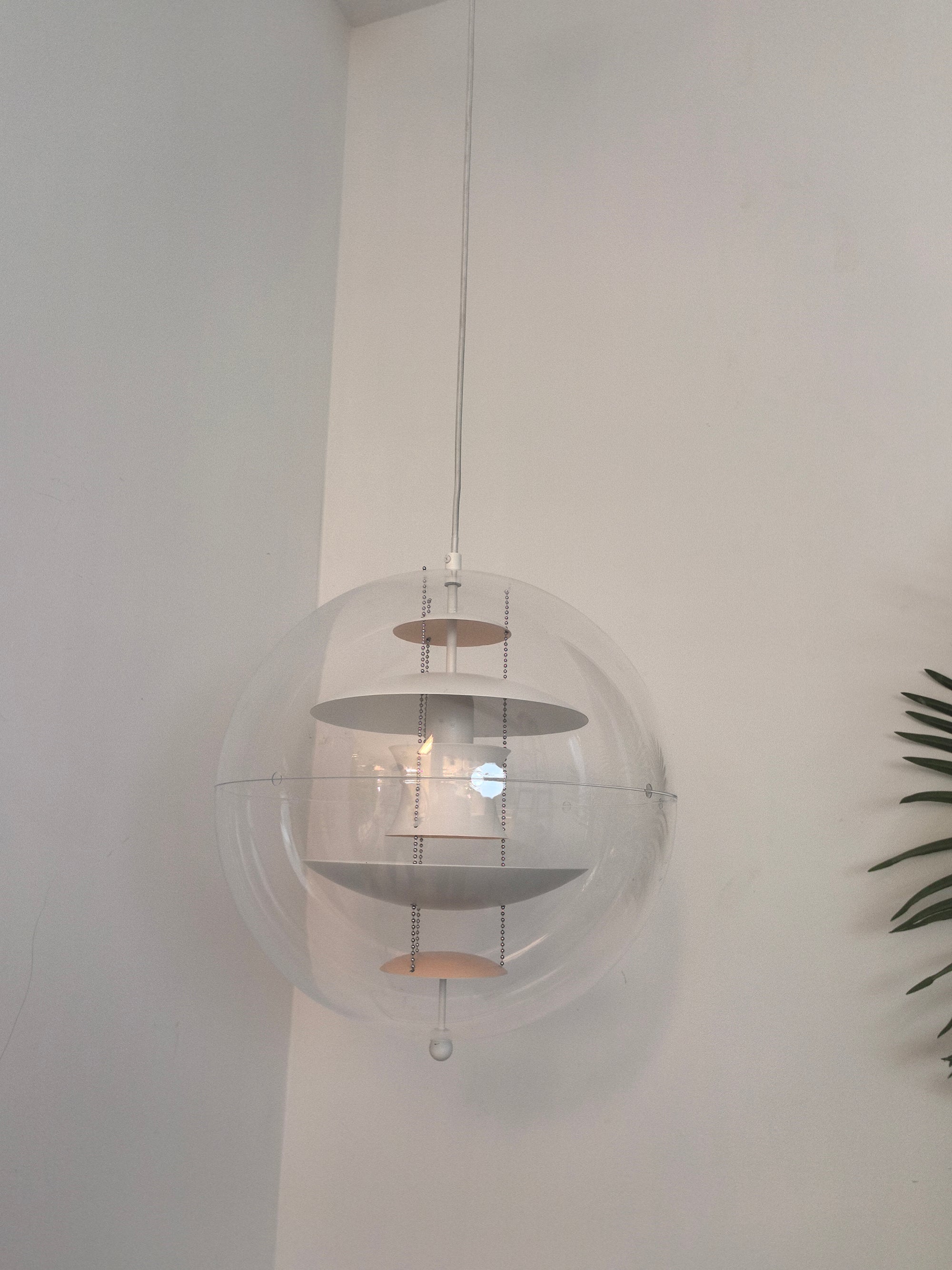 Orlaeen Individual Creativity Globe Acrylic Pendant Lamp - Letslighting