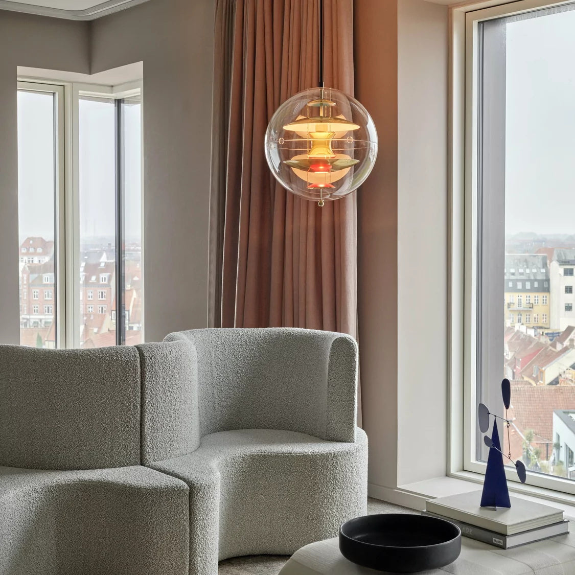 Orlaeen Individual Creativity Globe Acrylic Pendant Lamp - Letslighting